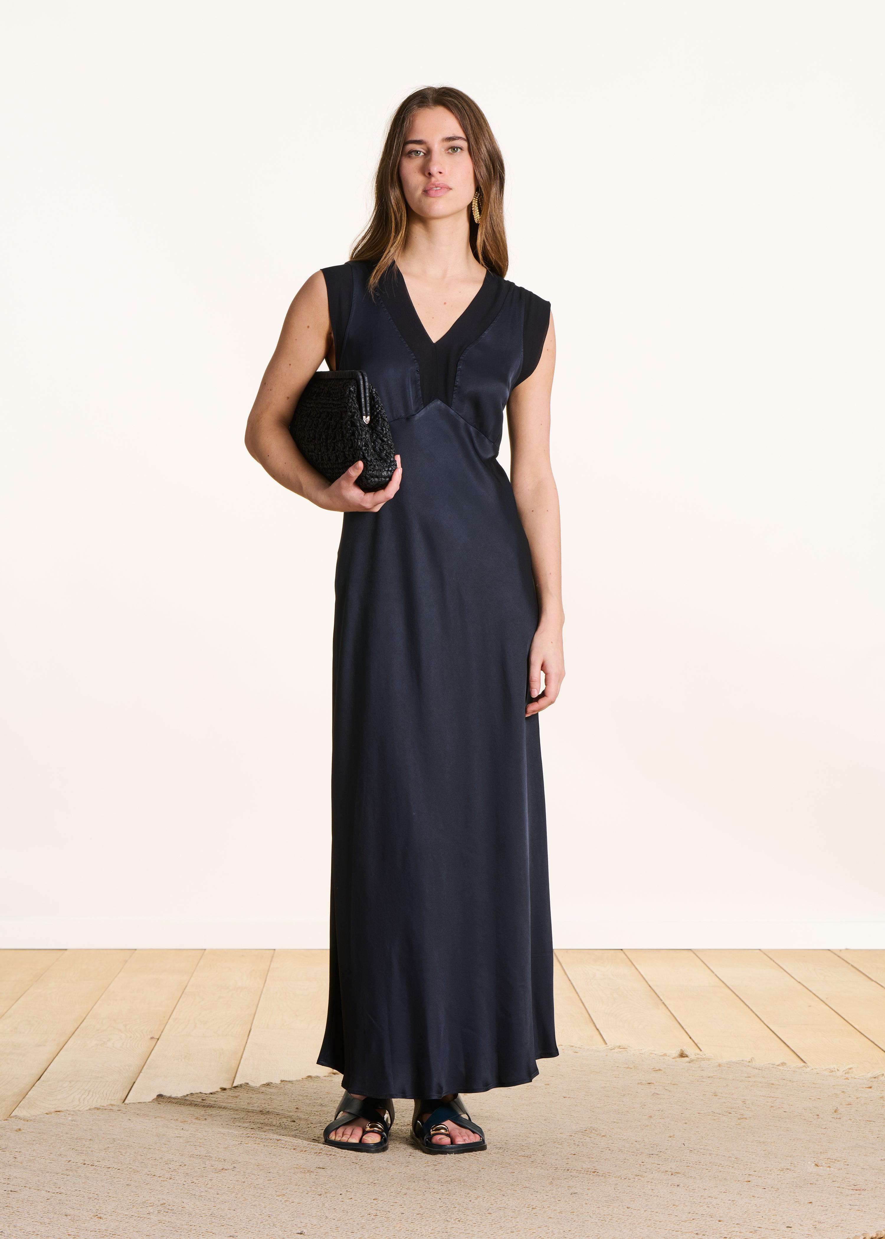 Dark blue sleeveless fluid long satin dress