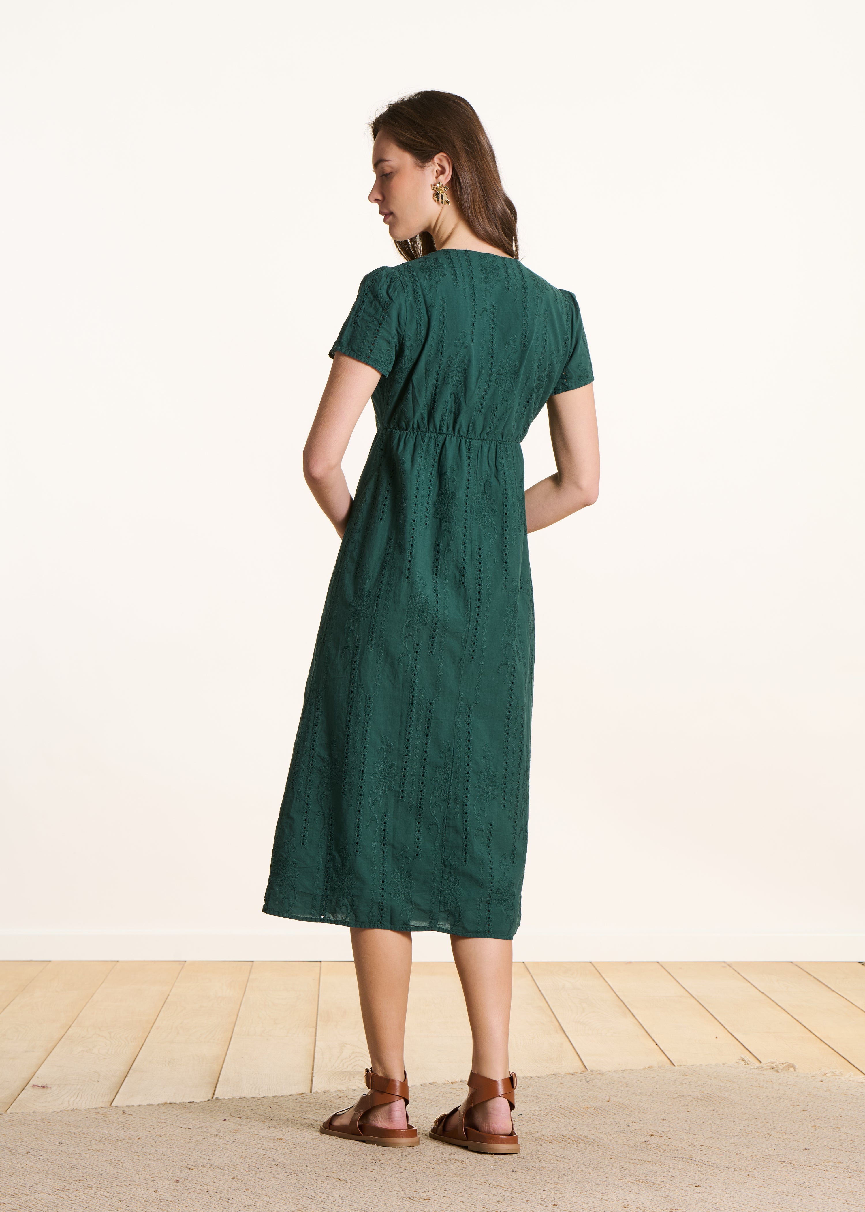 Vestido midi verde oscuro en bordado inglés