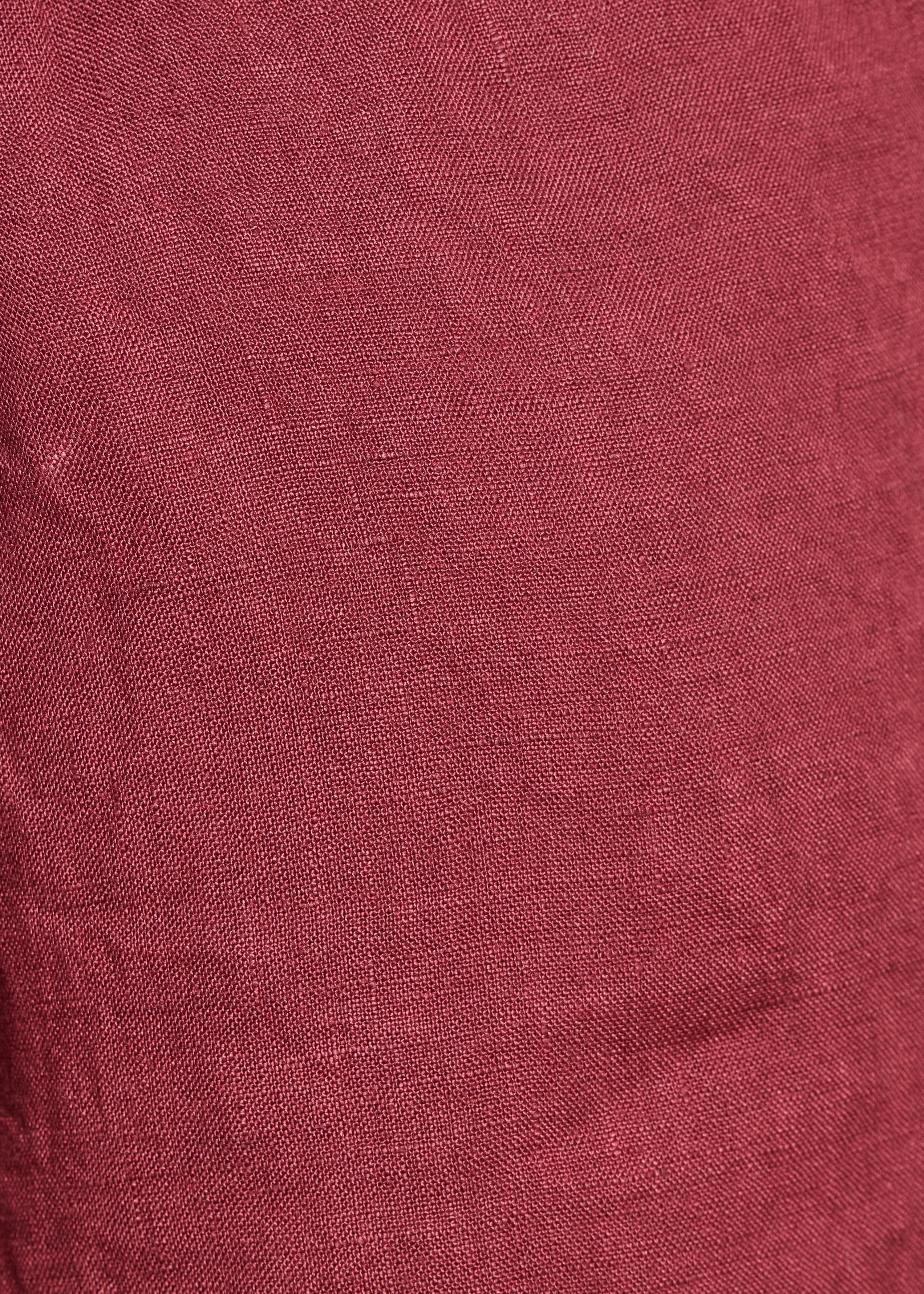 Short wide-legged linen shorts in burgundy