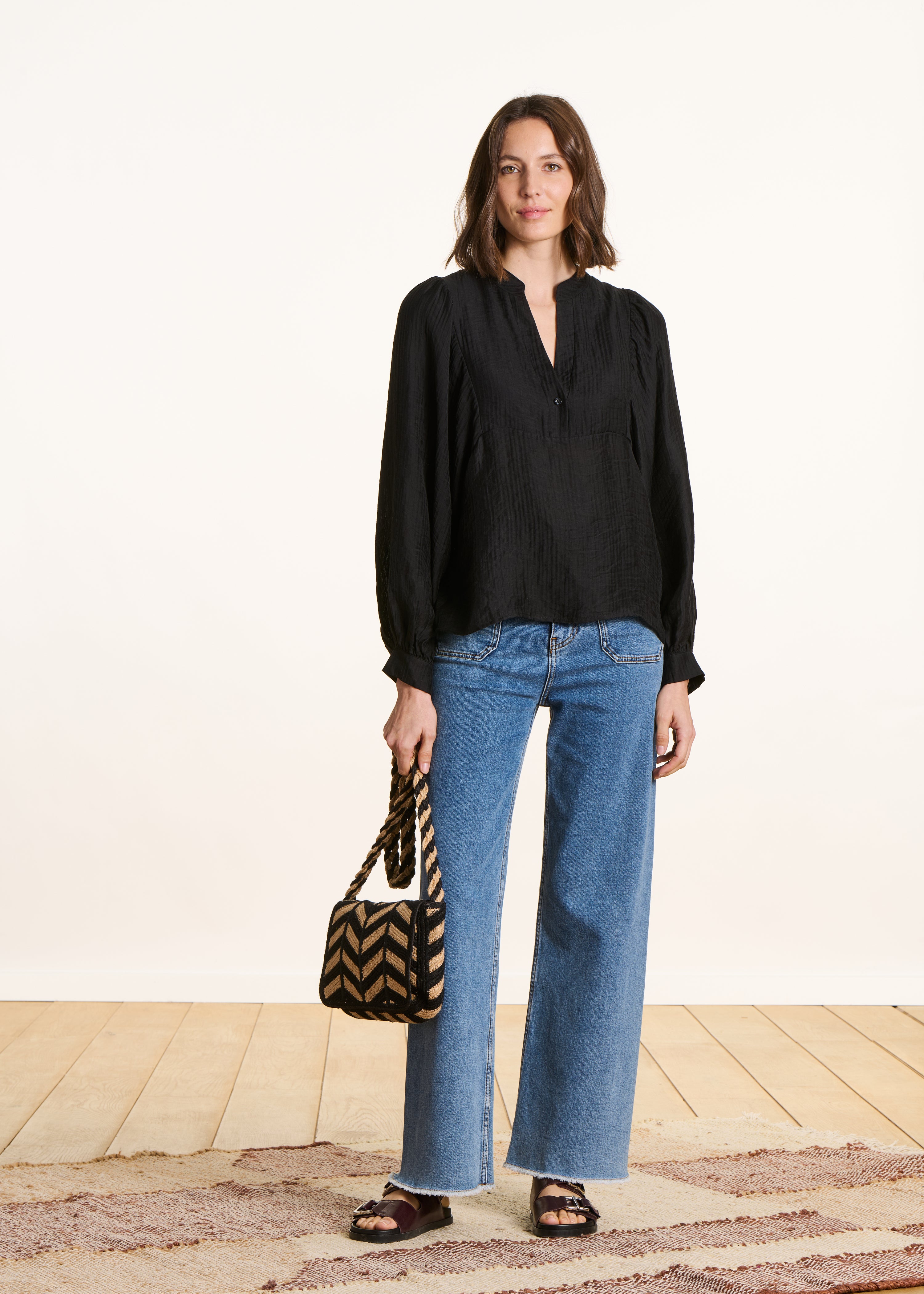 Loose black top long sleeves