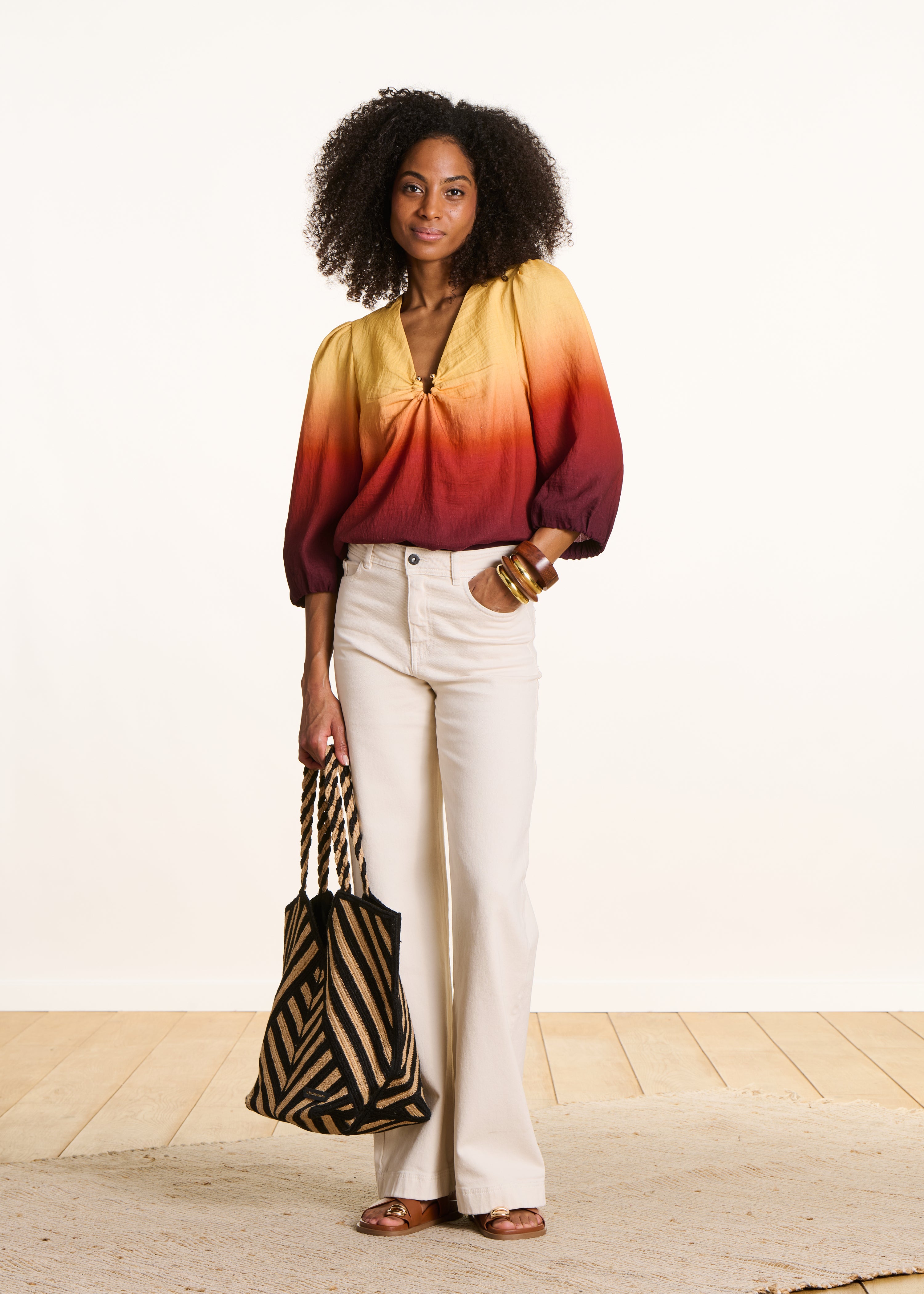 V-Ausschnitt-Top mit mehrfarbigem Tie-Dye-Print