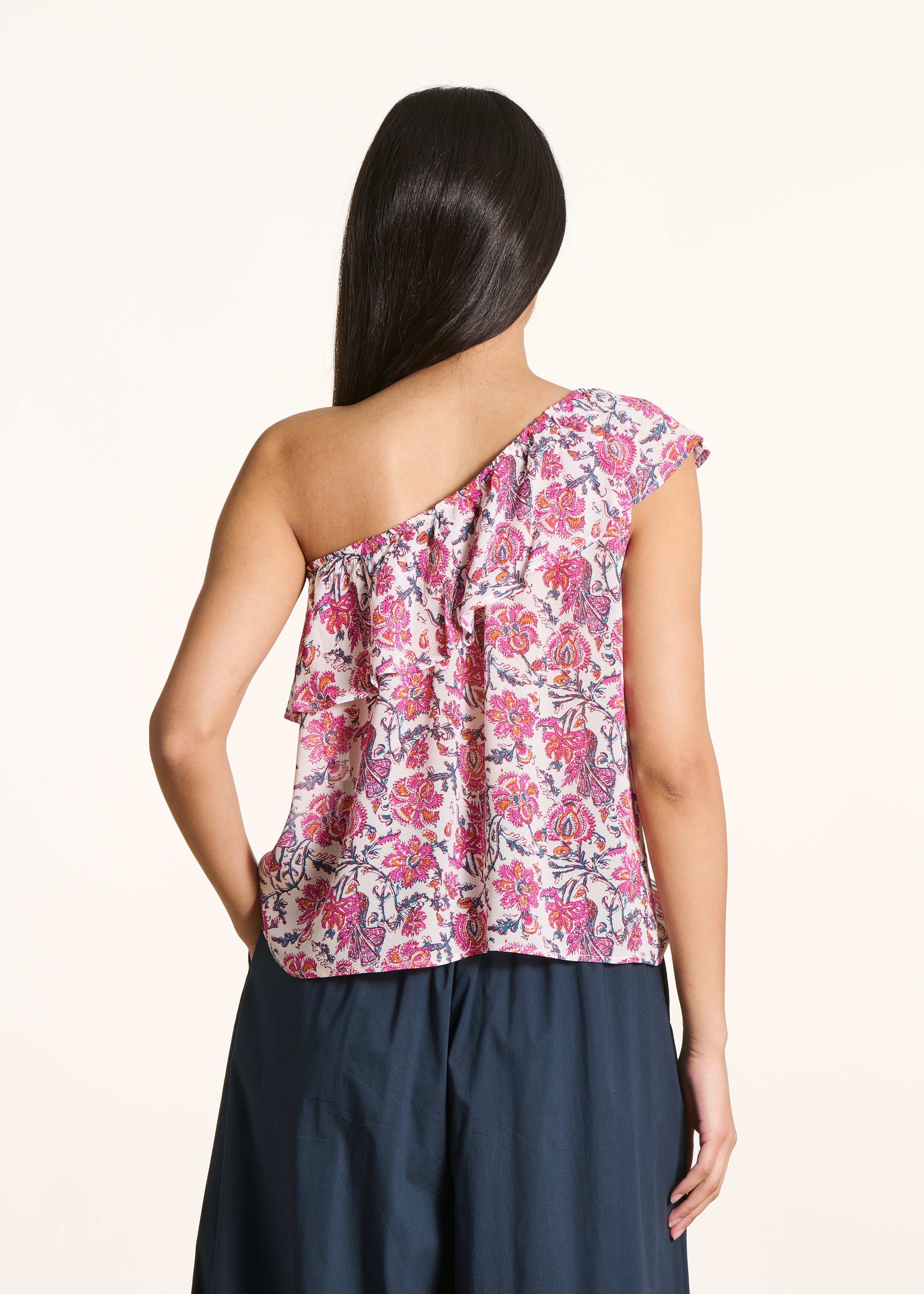 Short pink one-shoulder top with floral print