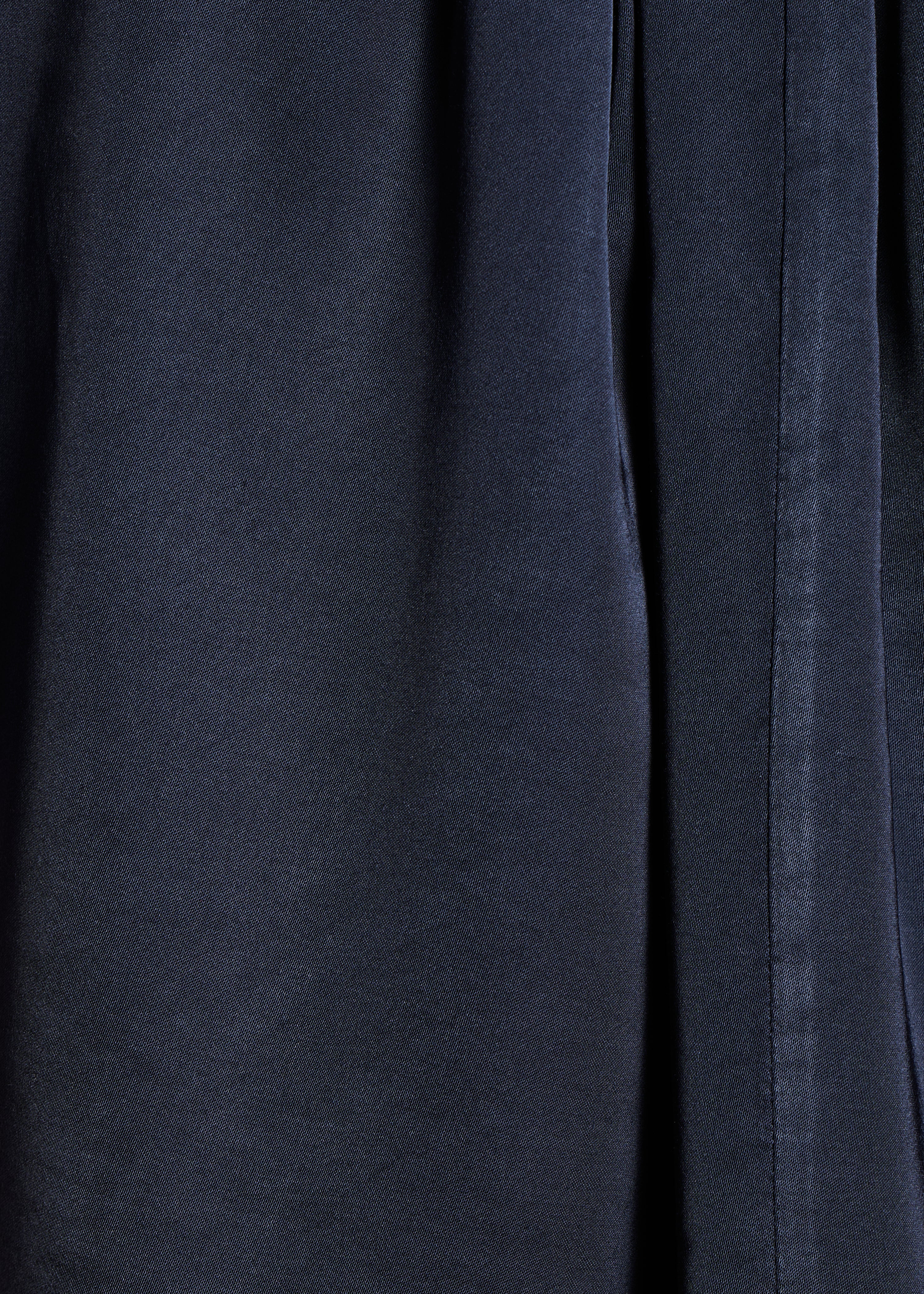 Loose dark blue satin blouse with Tunisian neckline