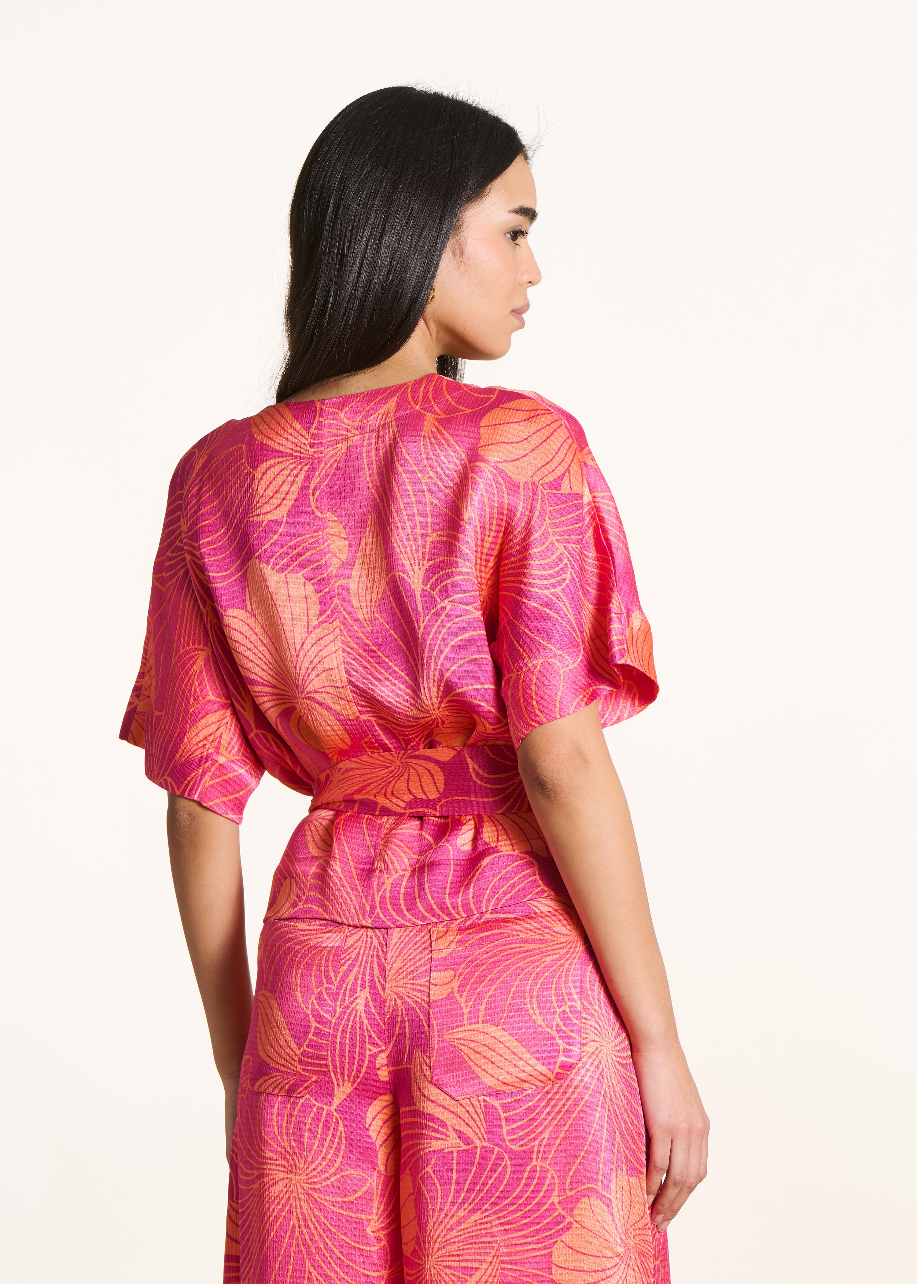 Top curto com estampado floral rosa