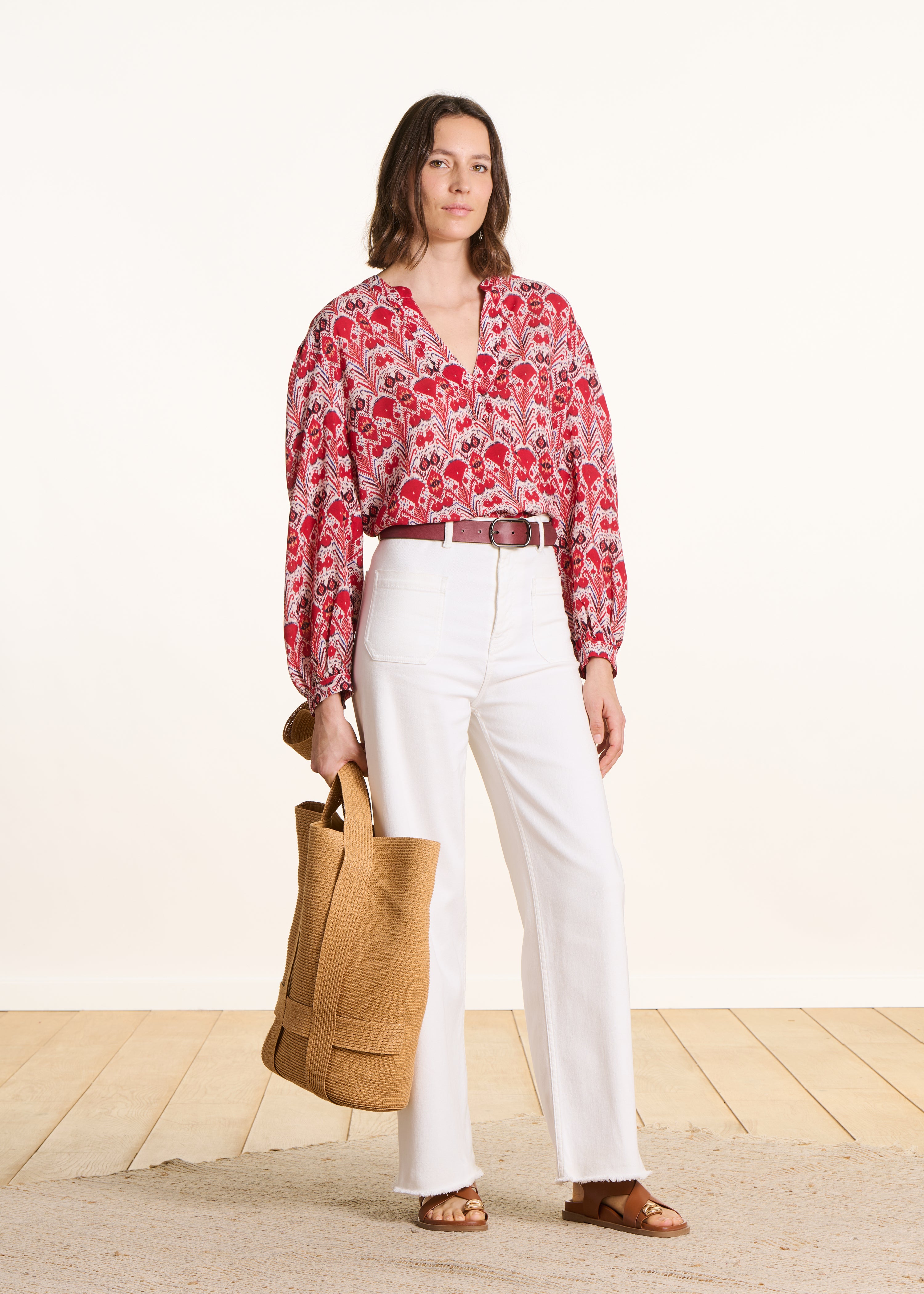 Top vermelho largo com estampado e mangas compridas