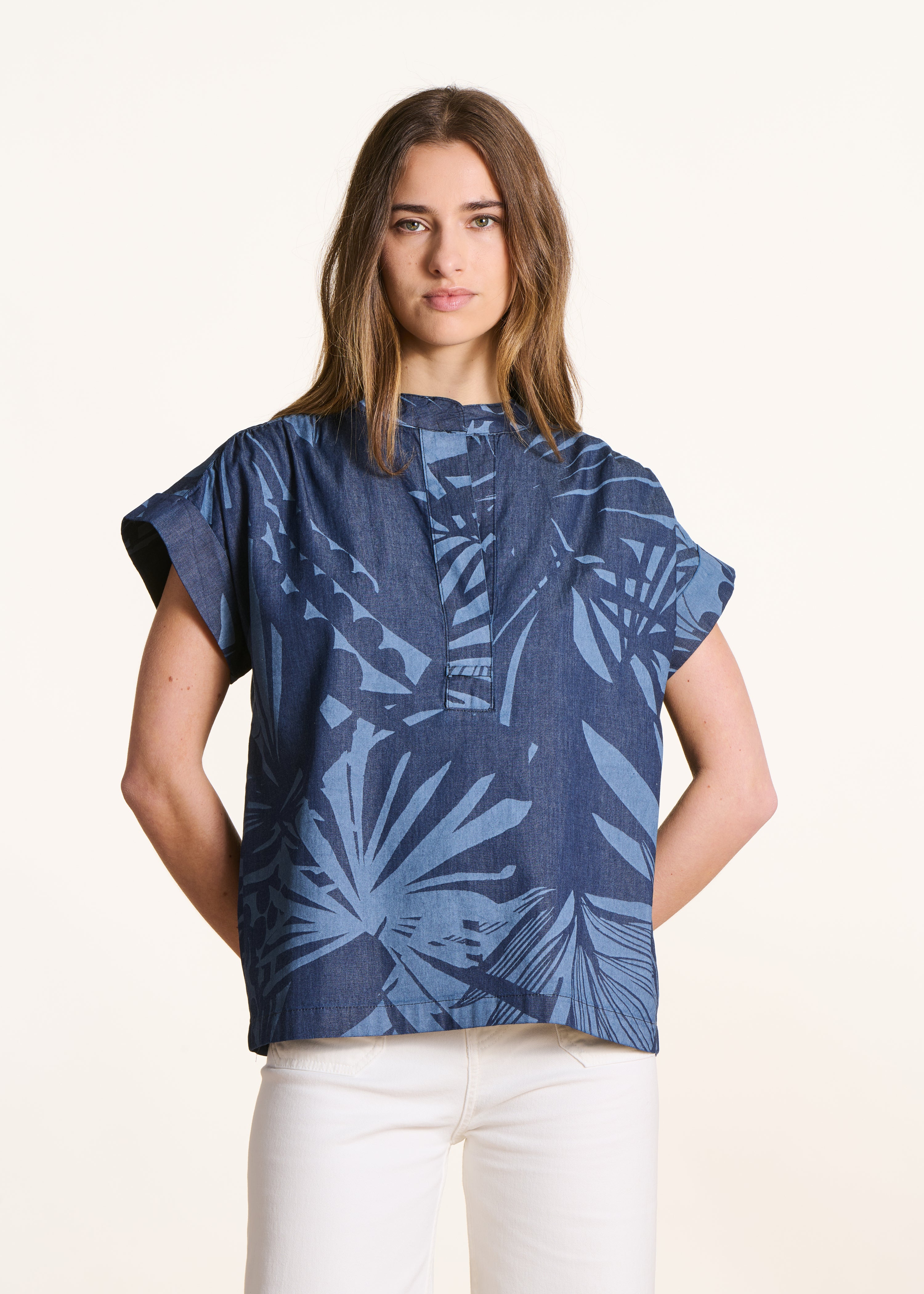 Loose blue cotton top with print