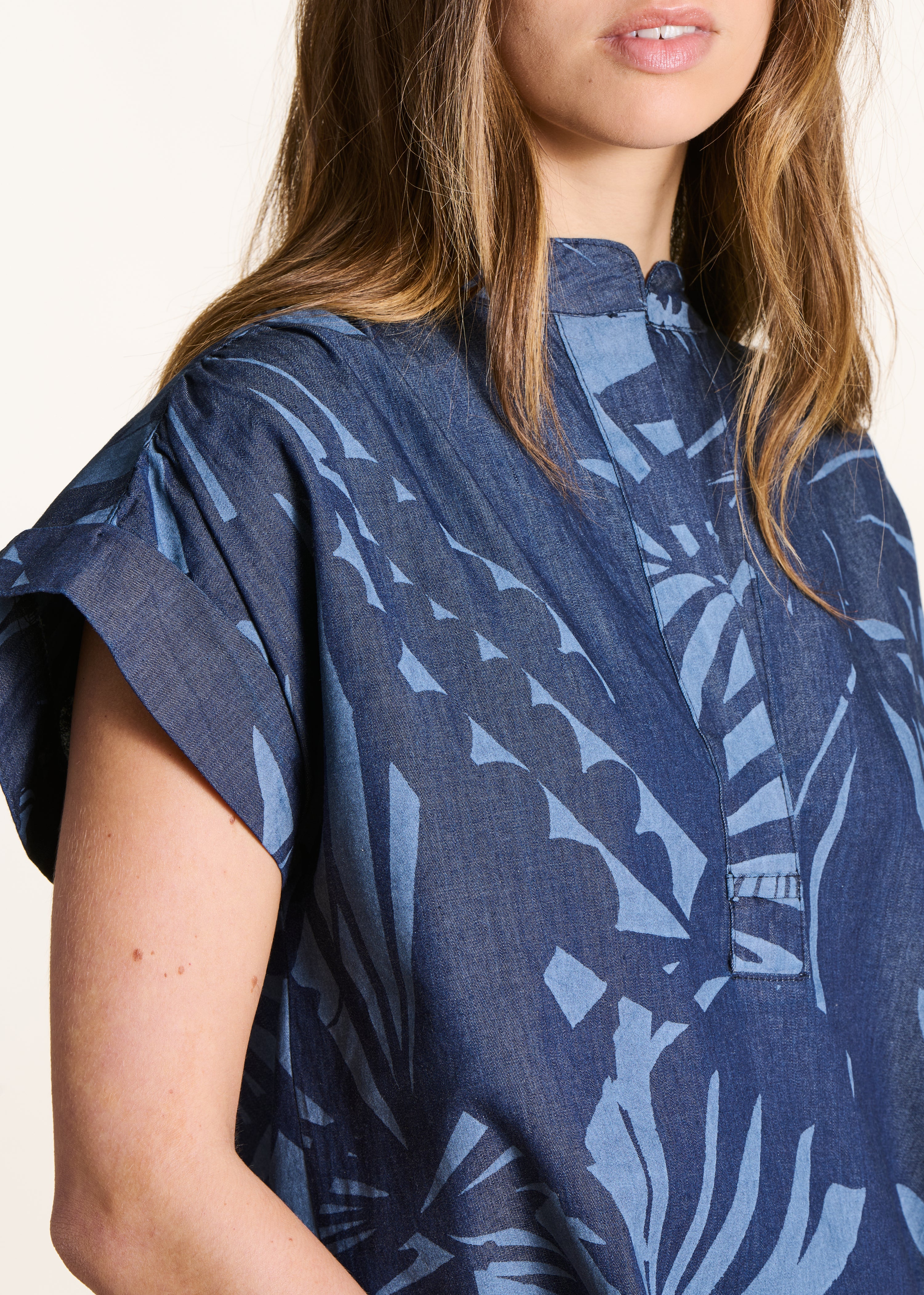 Loose blue cotton top with print