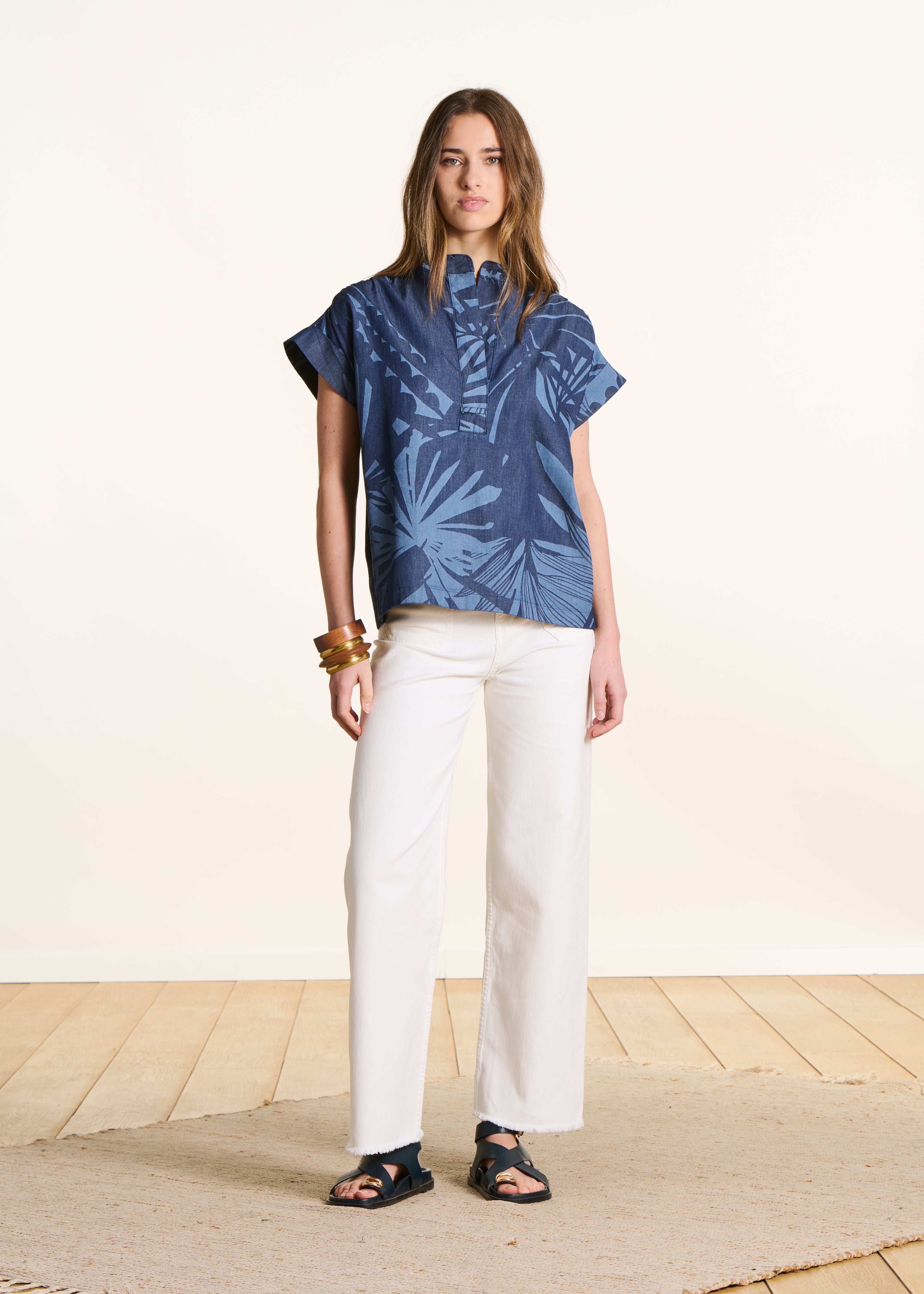 Loose blue cotton top with print