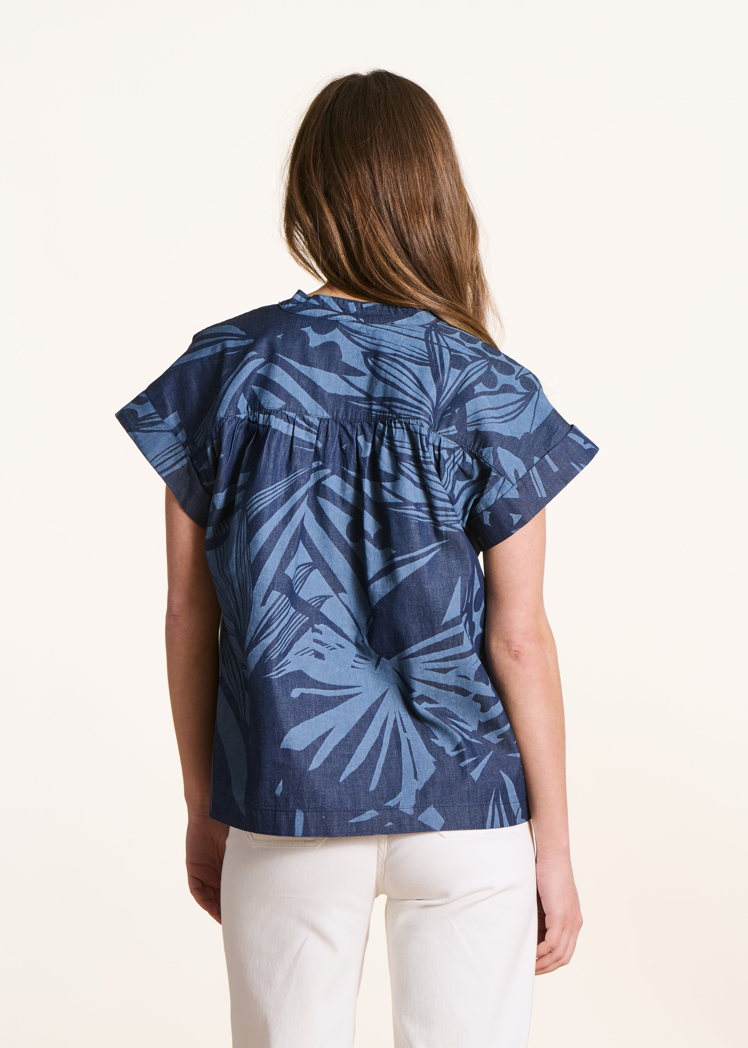 Loose blue cotton top with print