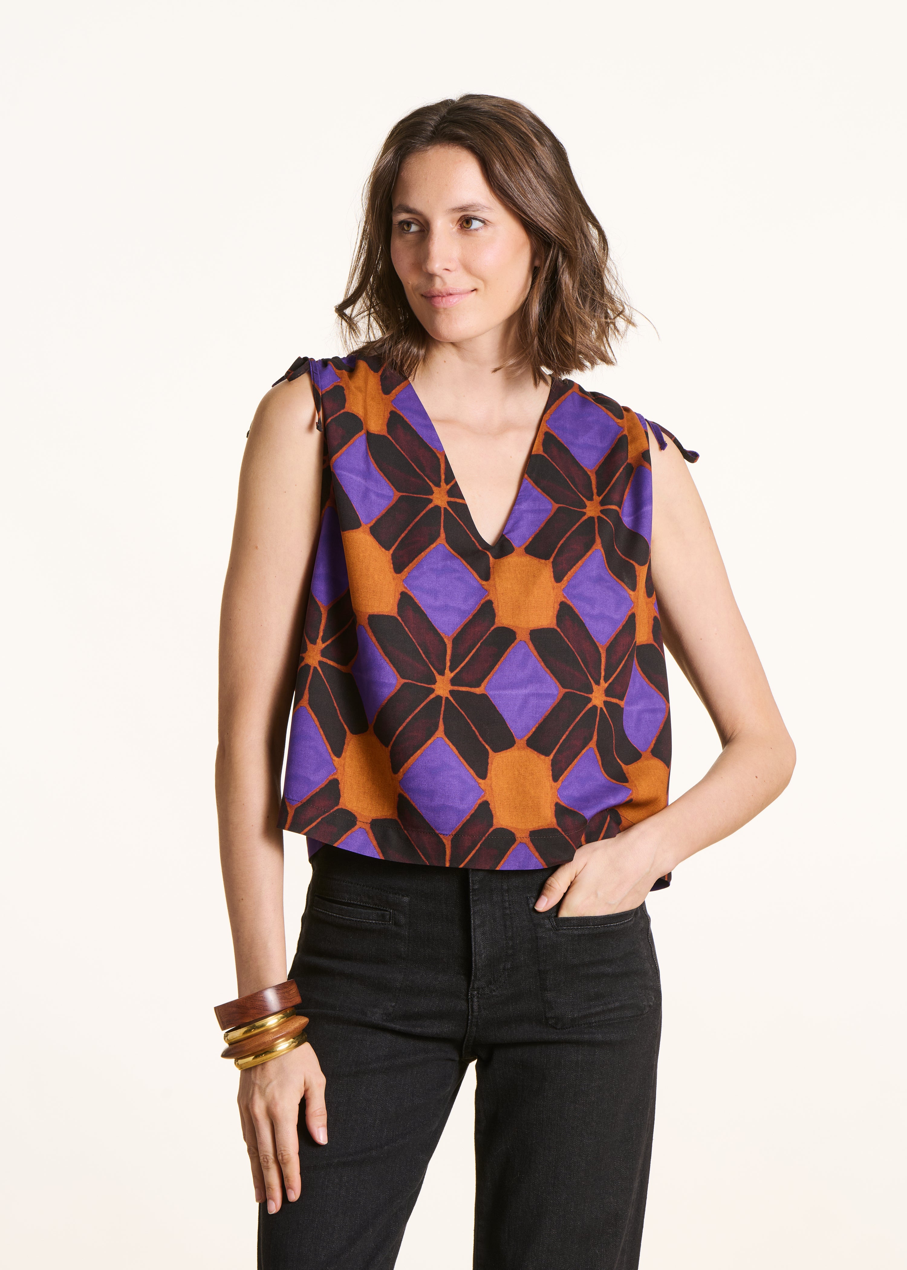 Top sans manches imprimé orange et violet