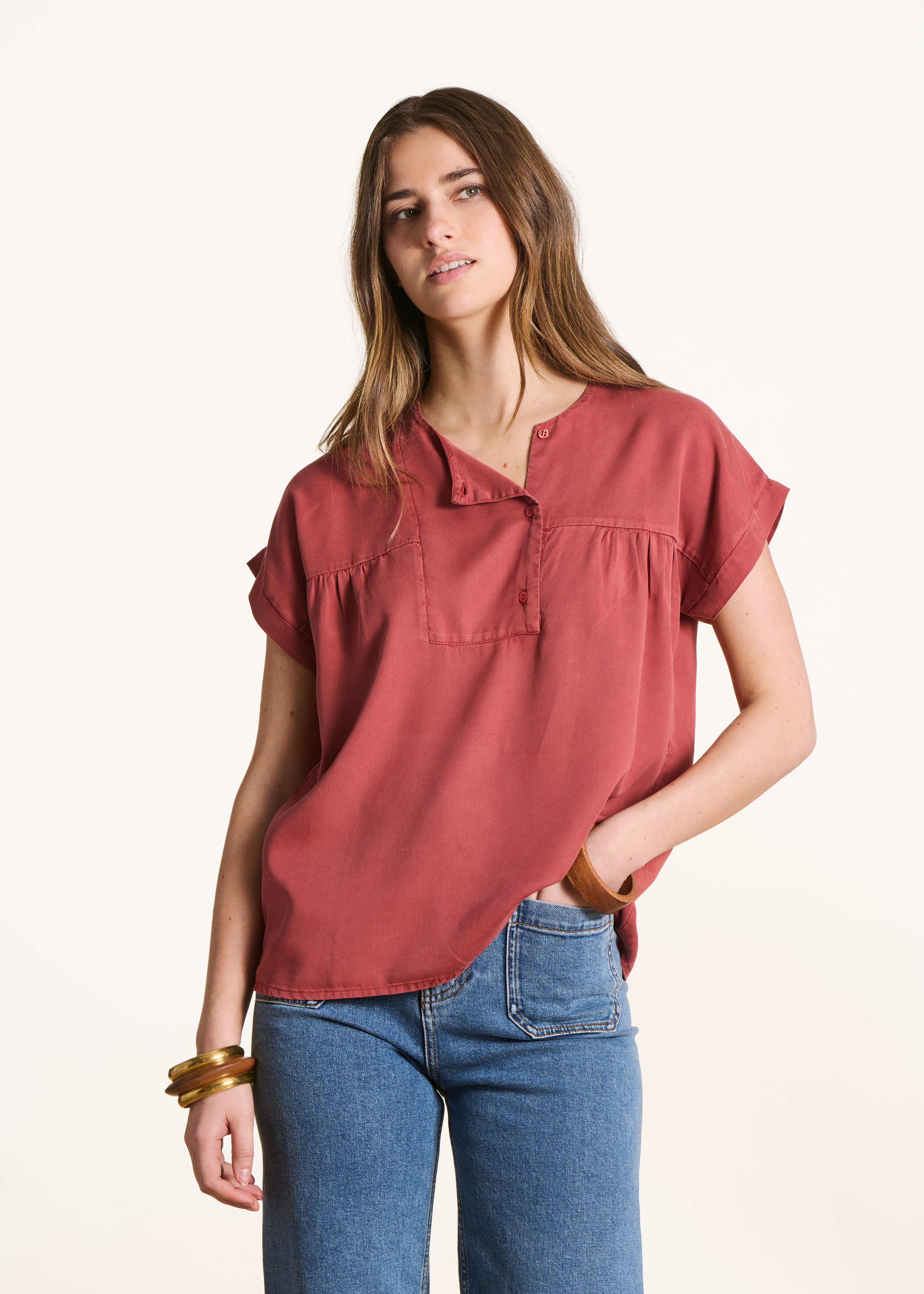 Top rouge manches courtes en lyocell