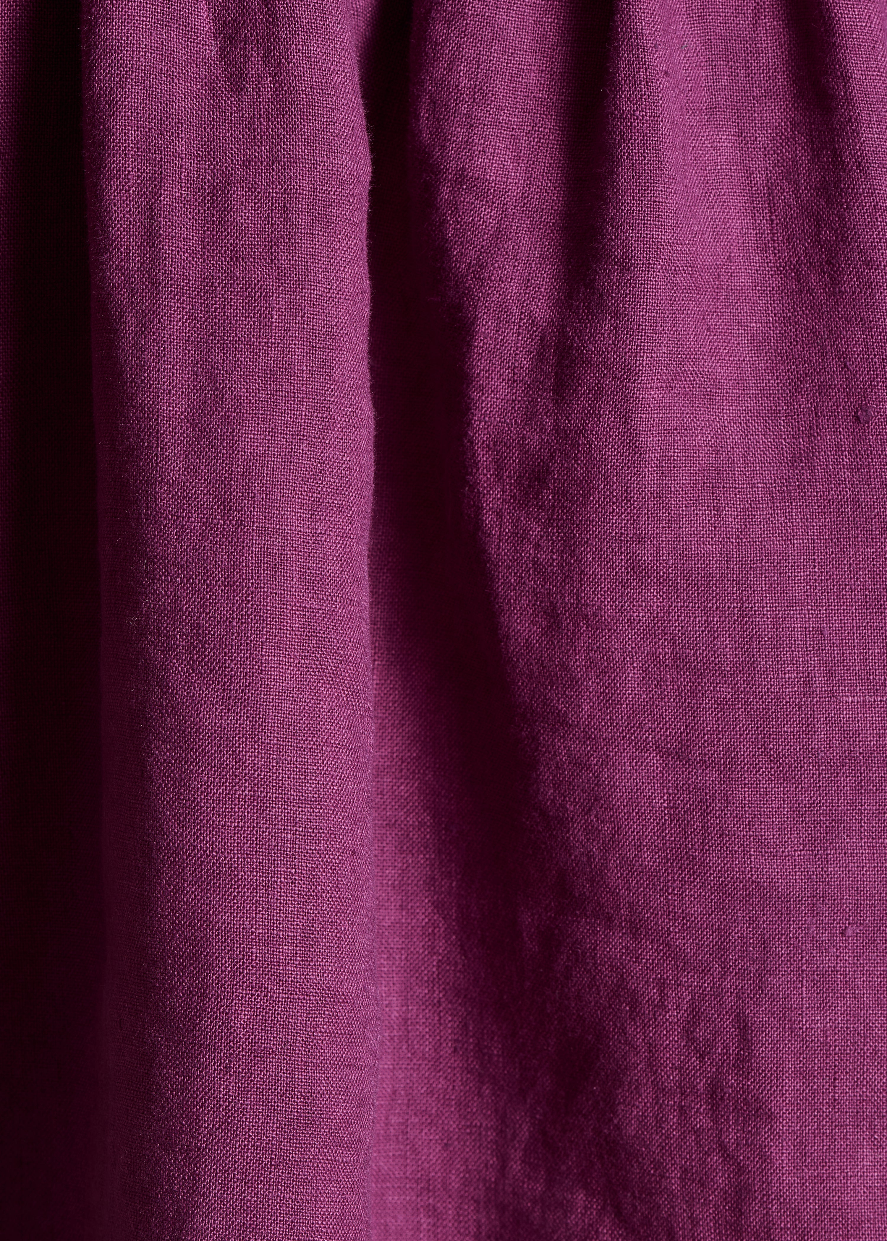 Top amplio violeta de lino con mangas cortas