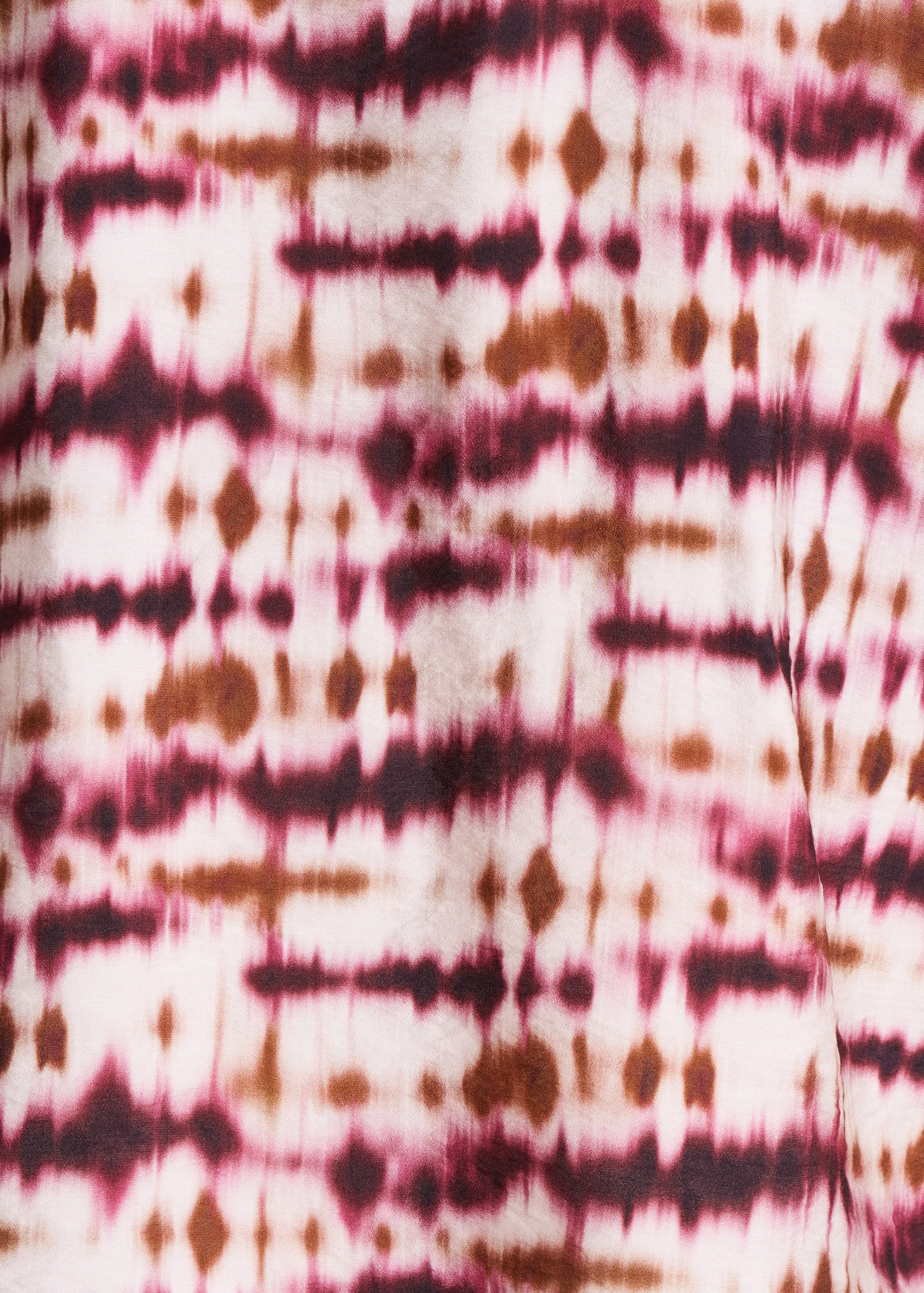 Losvallende top met ceintuur en bordeaux tie & dye print