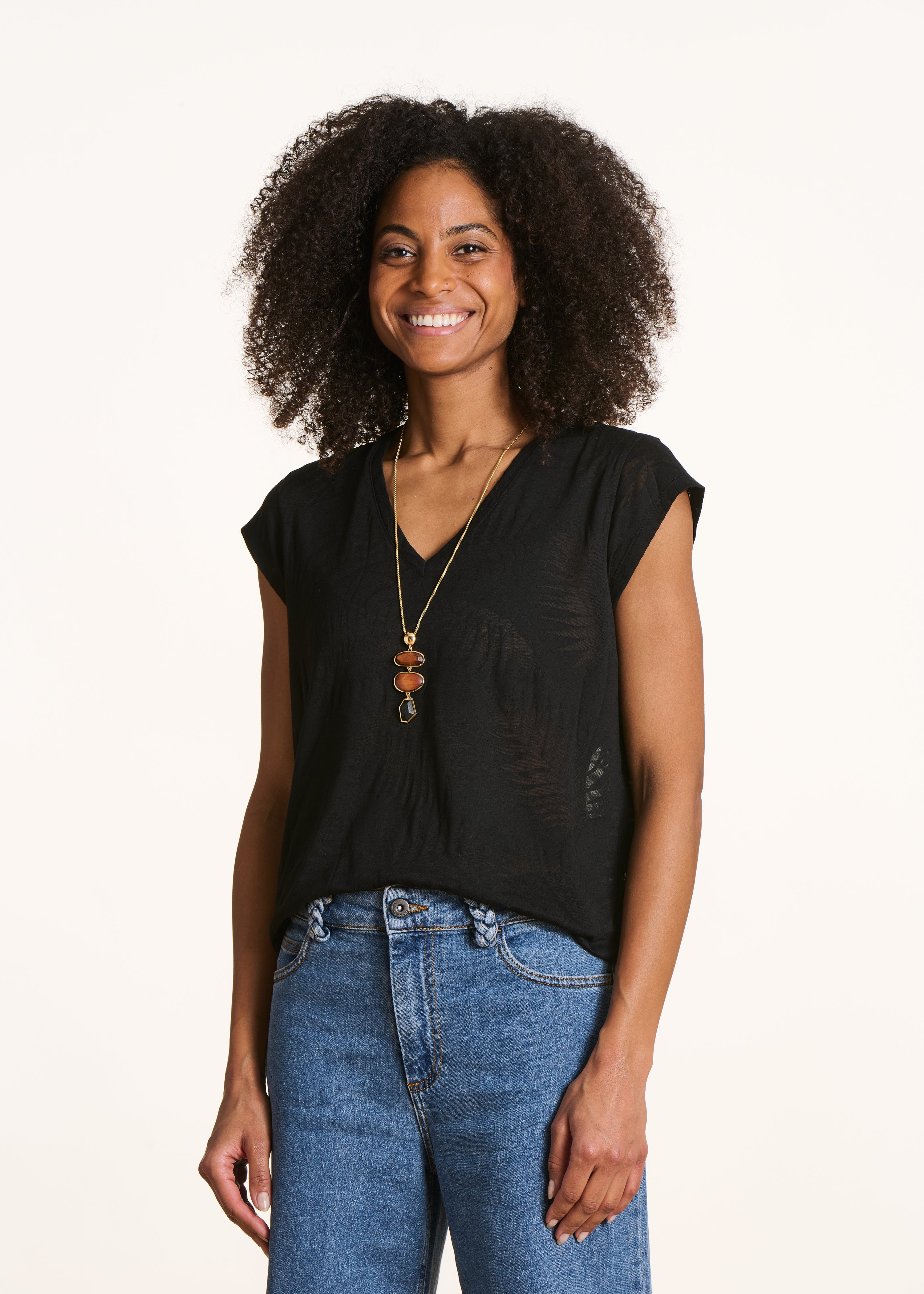 Black straight V-neck short sleeve T-shirt