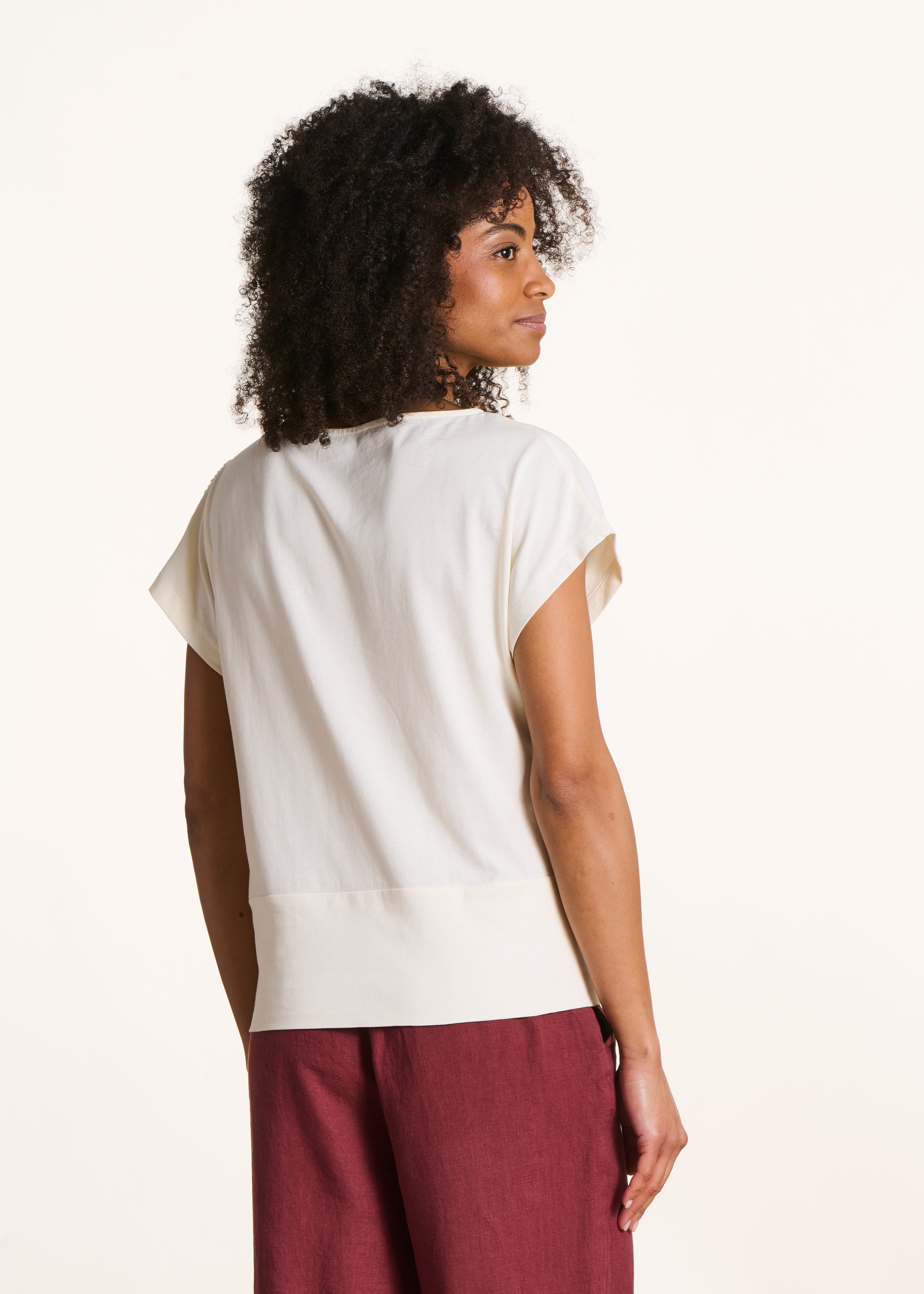 T-Shirt in Ecru mit kurzen Ärmeln aus Bio-Baumwolle