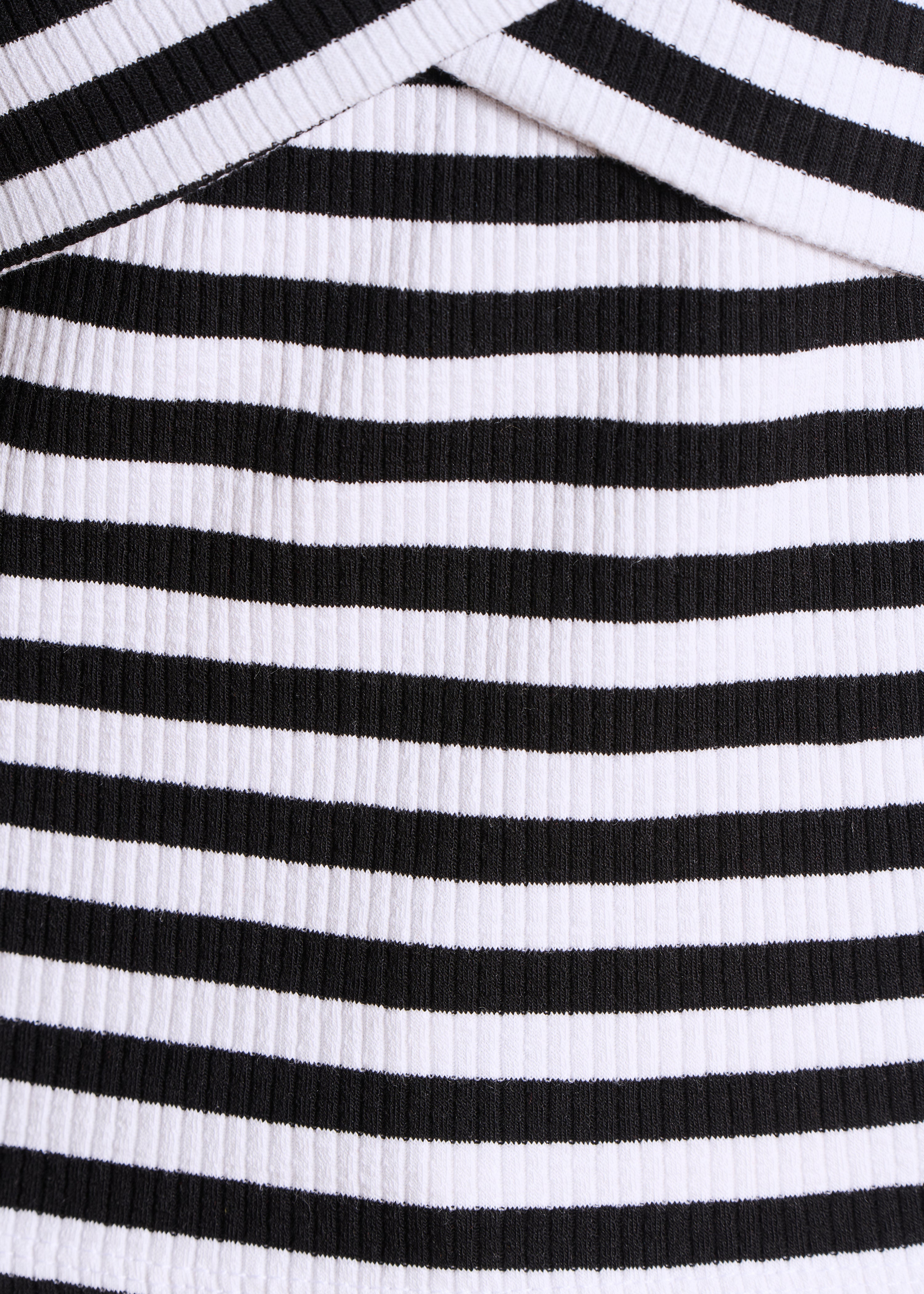 weißes T-Shirt mit schwarzen Streifen aus Bio-Baumwolle