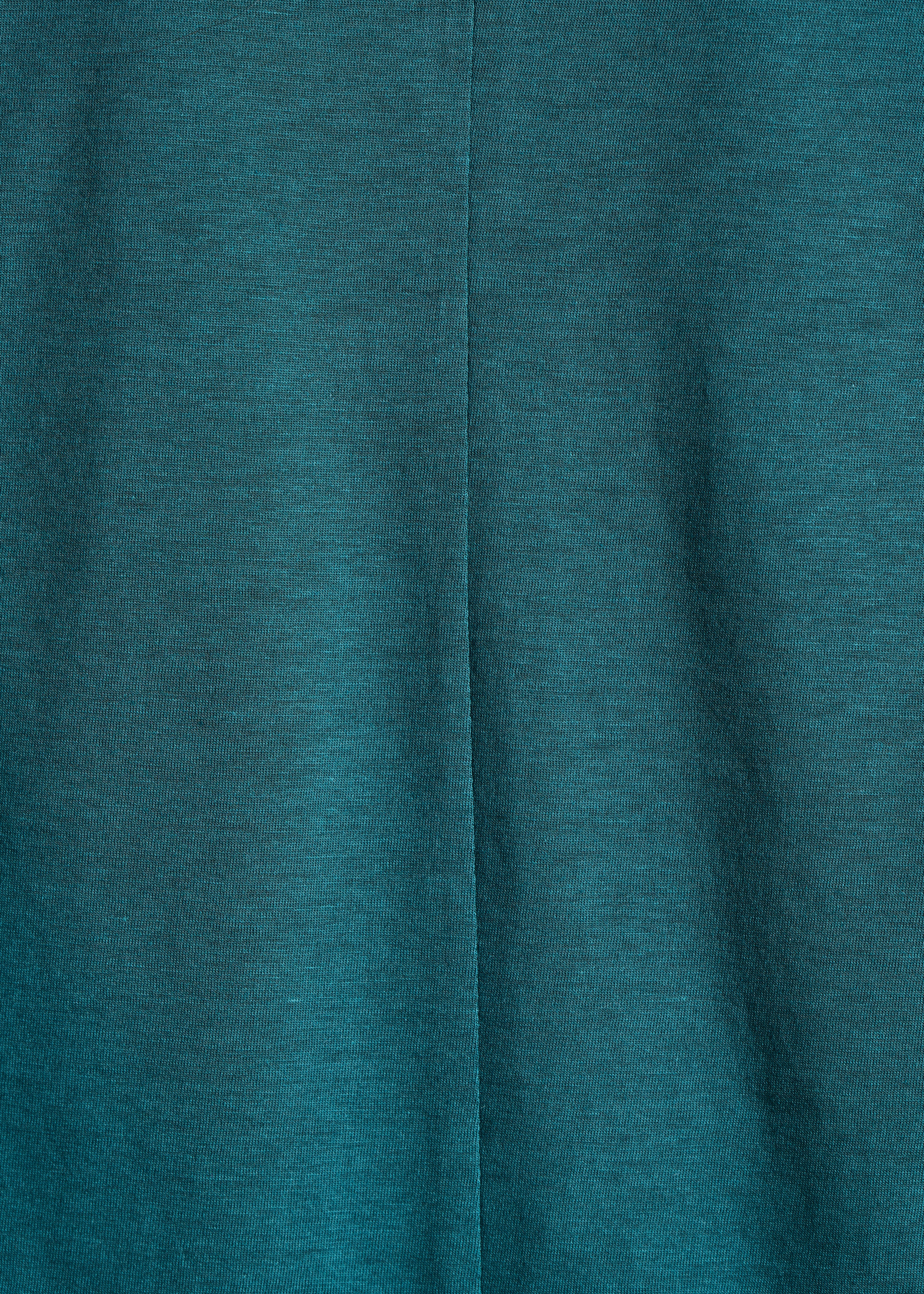losvallend T-shirt in petrolgroen met V-hals