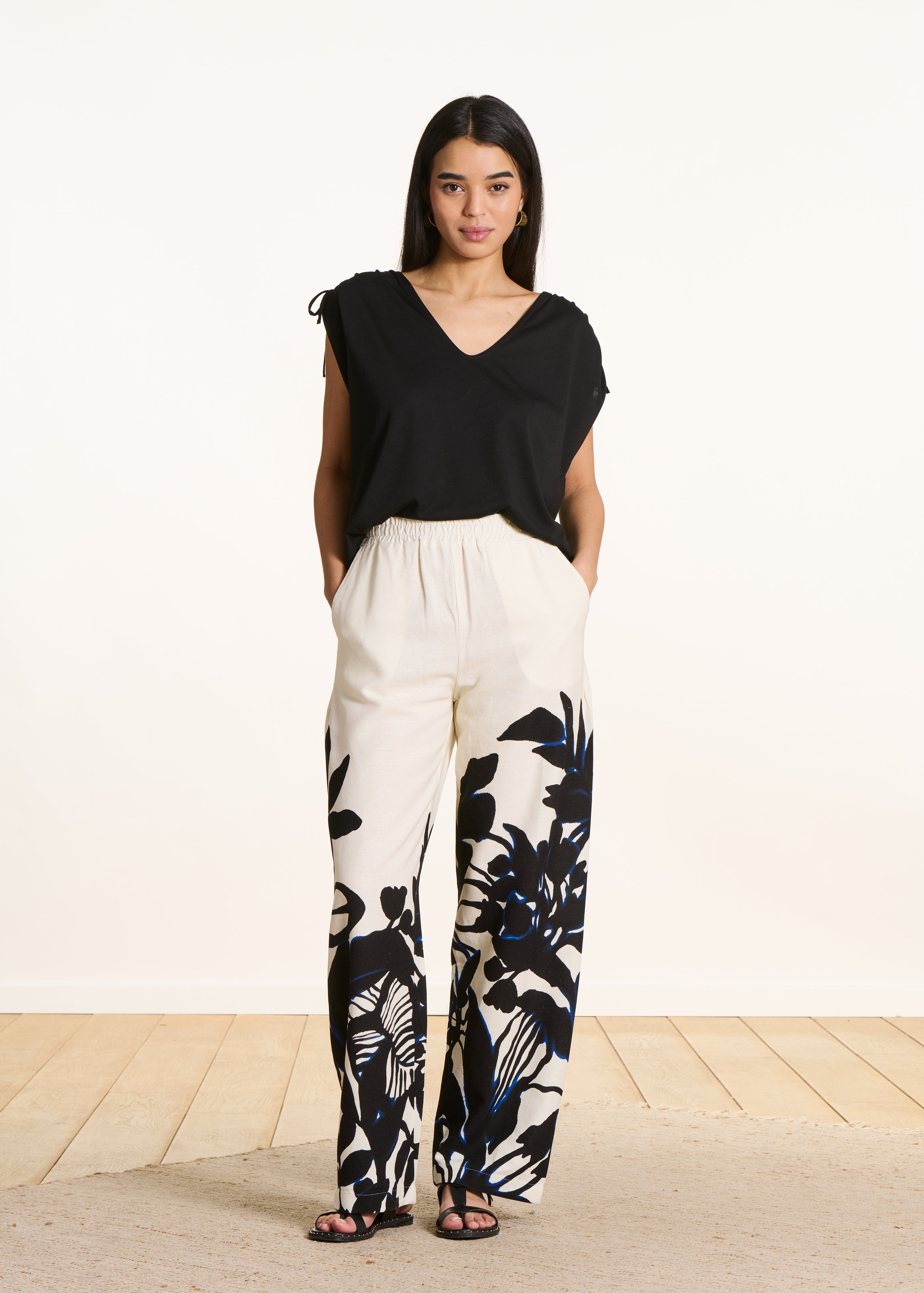 T-shirt ampia nero scollo a V