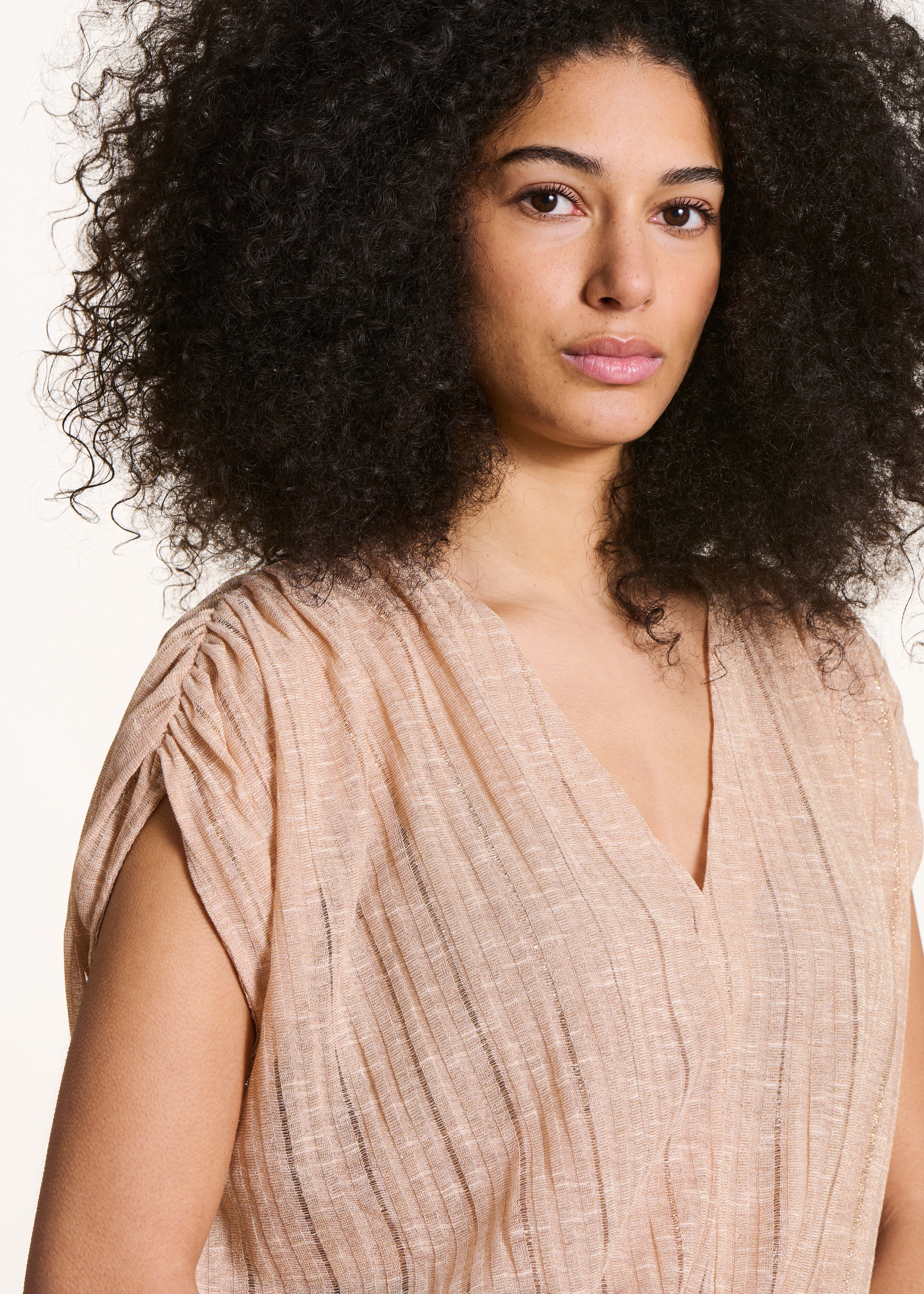 T-shirt beige irisé manches courtes col V