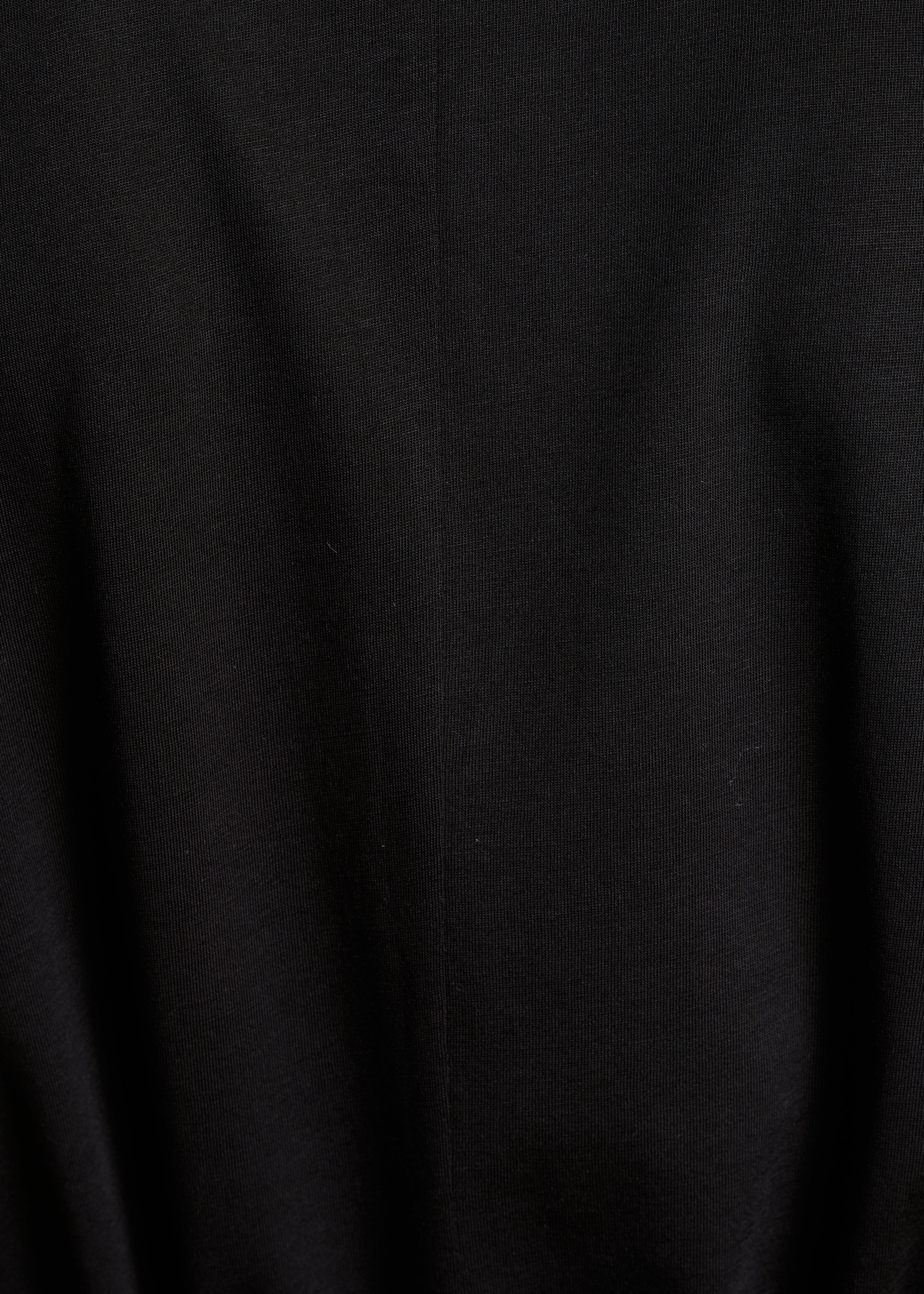 Weites T-Shirt aus zwei Materialien in schwarz
