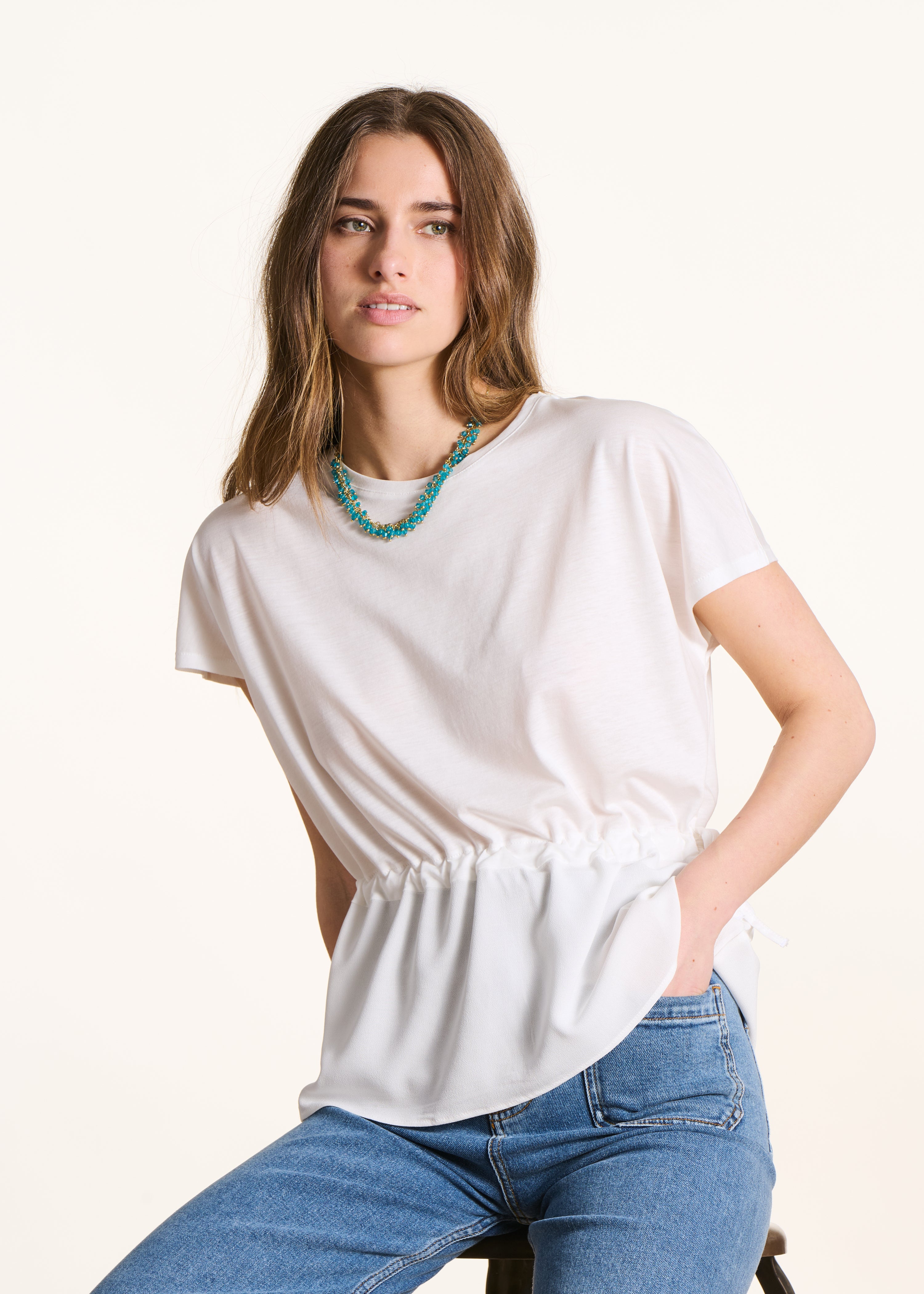 Weites T-Shirt aus zwei Materialien in Ecru
