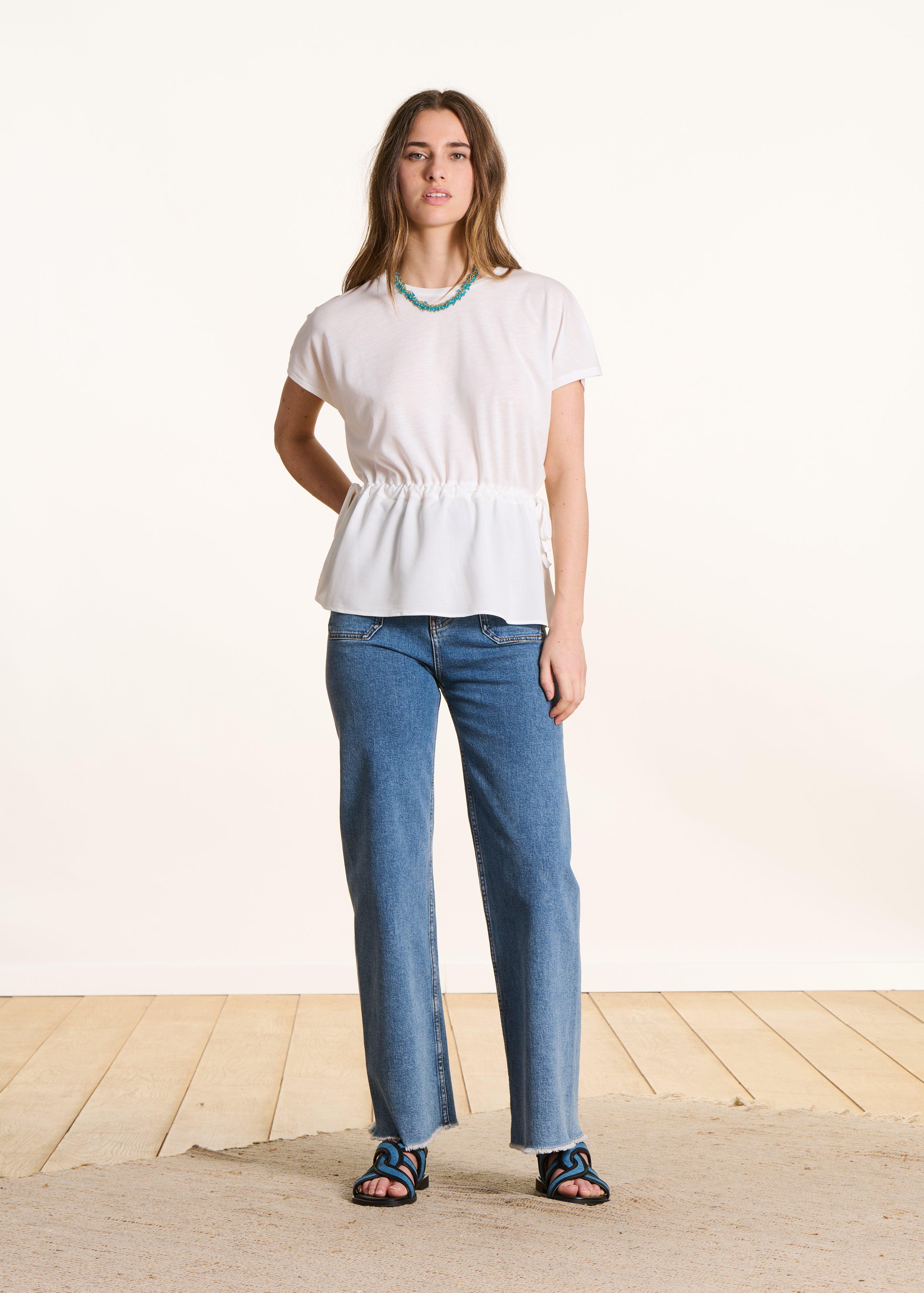 Weites T-Shirt aus zwei Materialien in Ecru