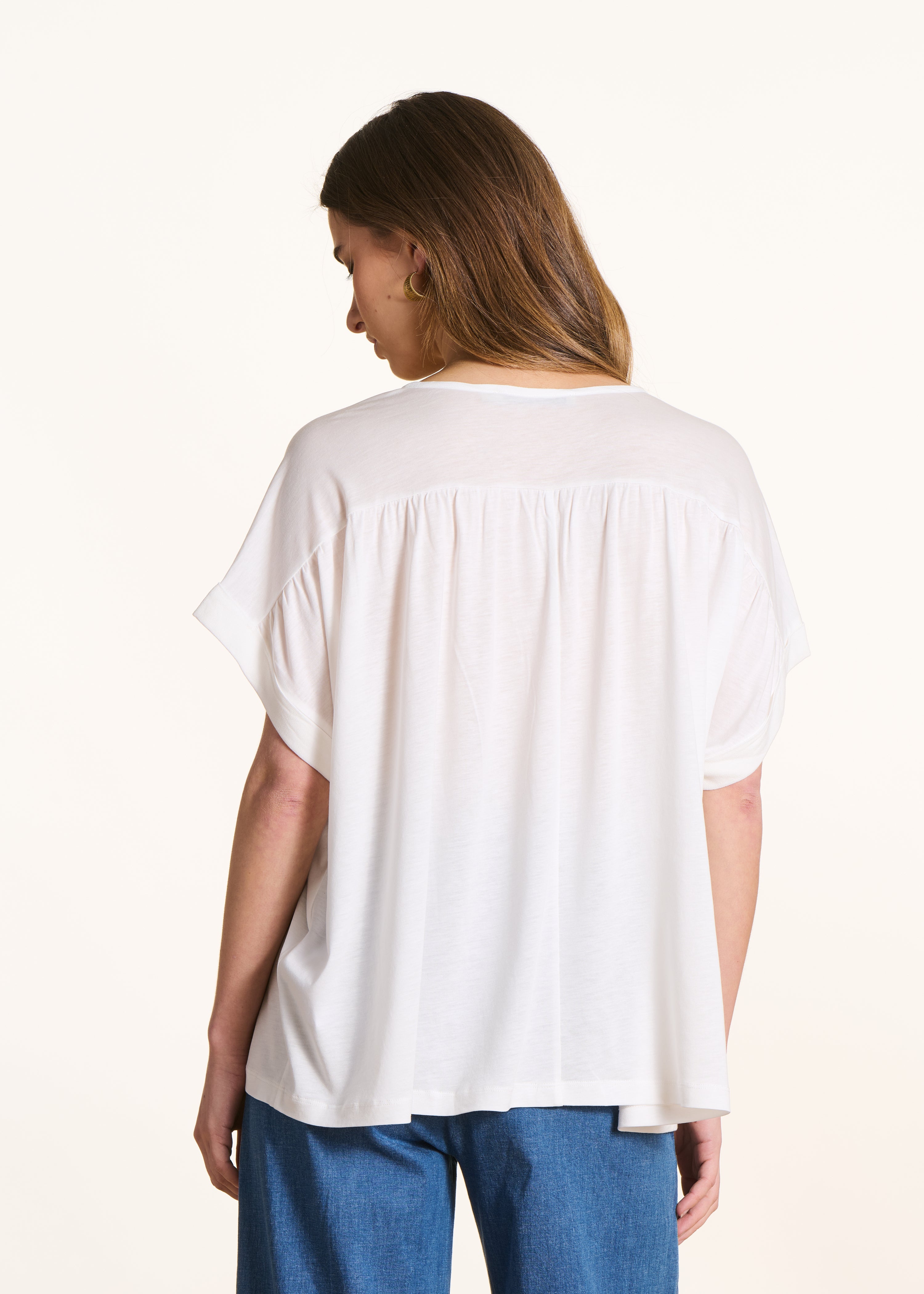 Losvallend écru T-shirt met korte mouwen