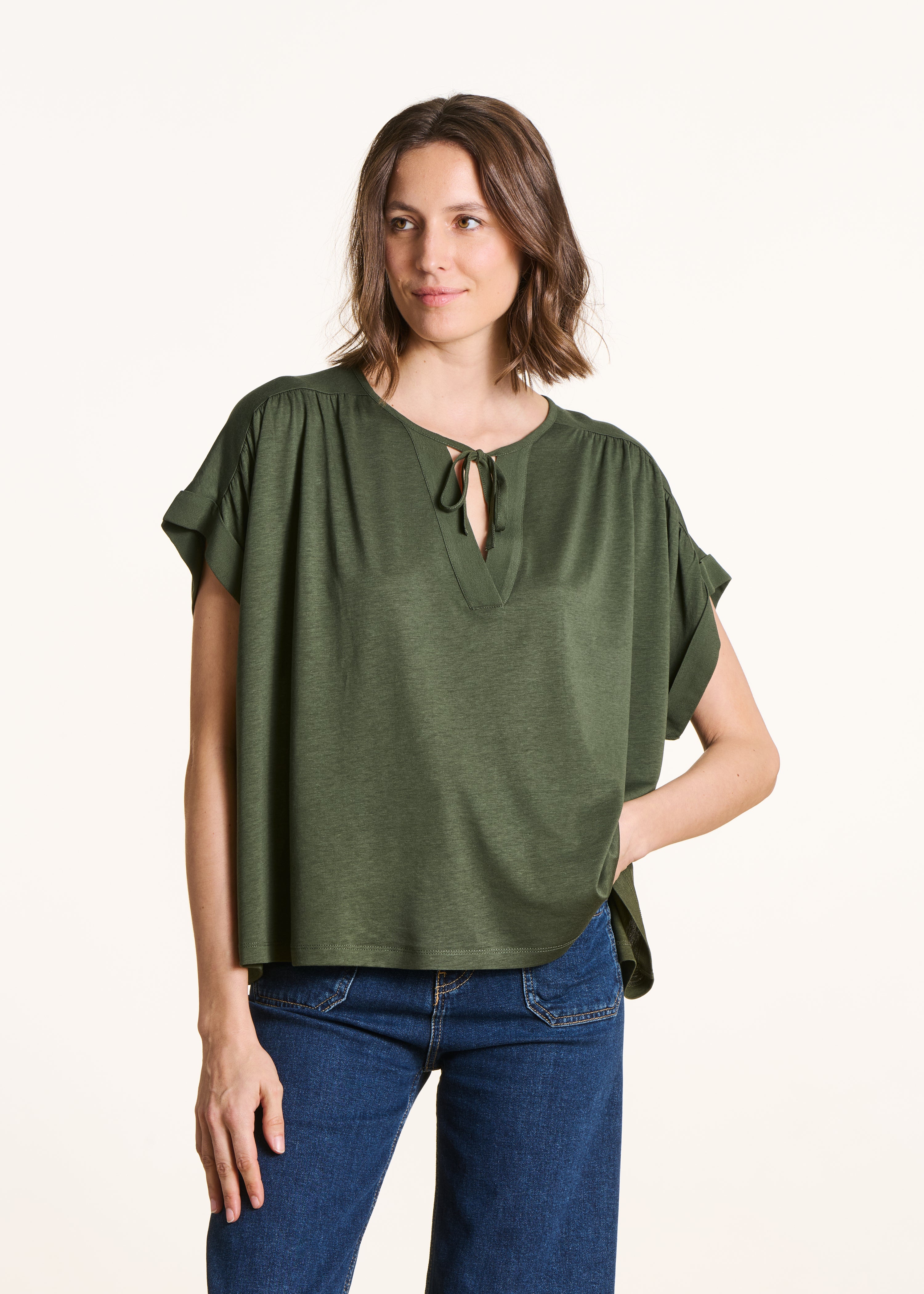 Loose khaki short-sleeve T-shirt