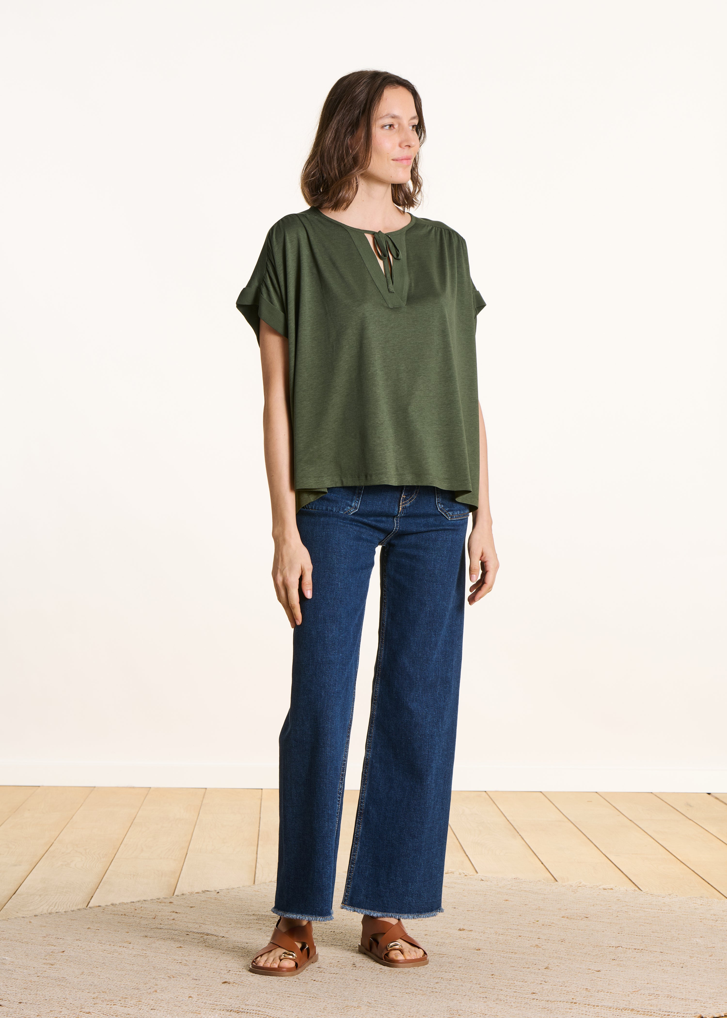 Loose khaki short-sleeve T-shirt