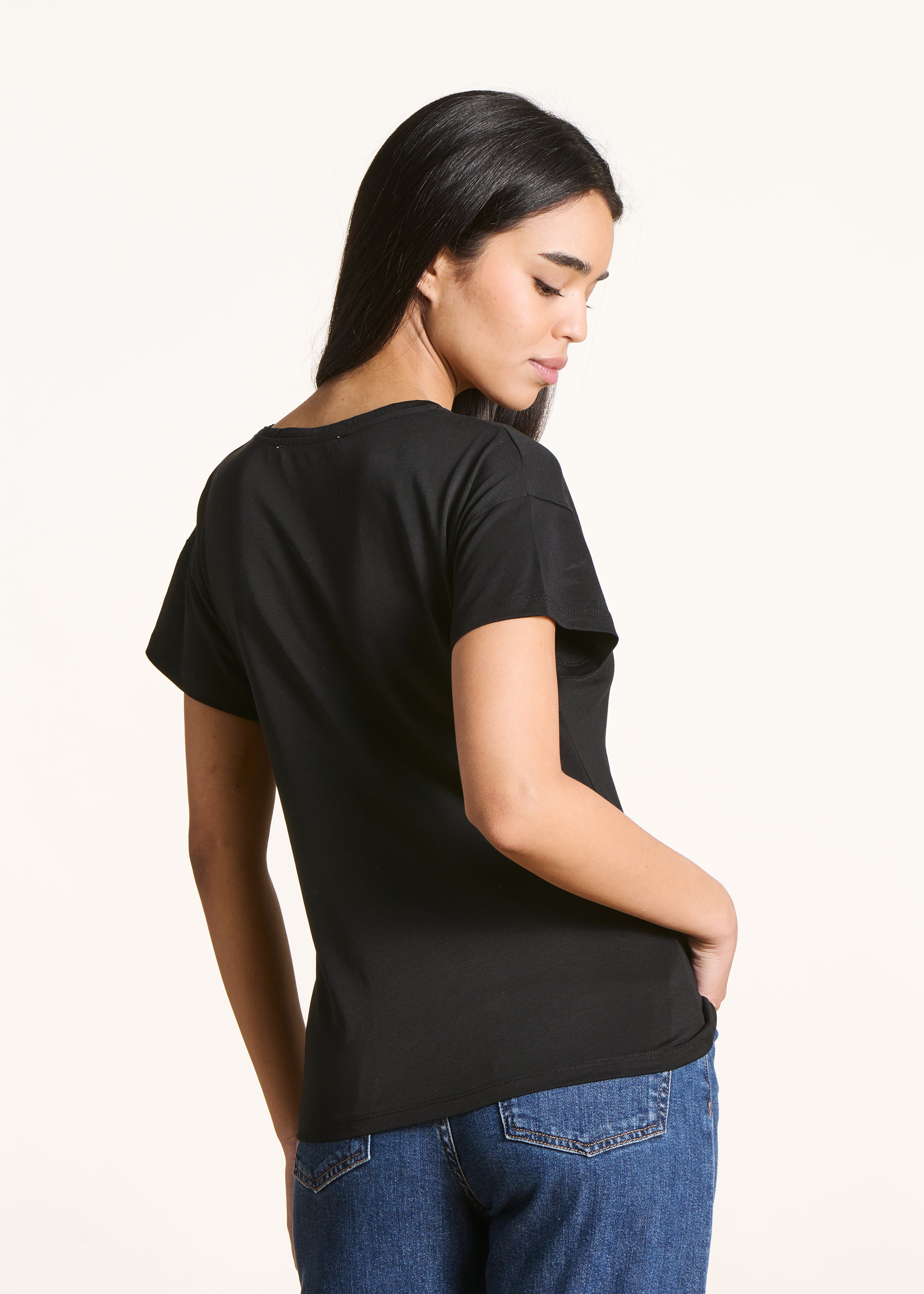 T-shirt fluida nero in lyocell e cotone