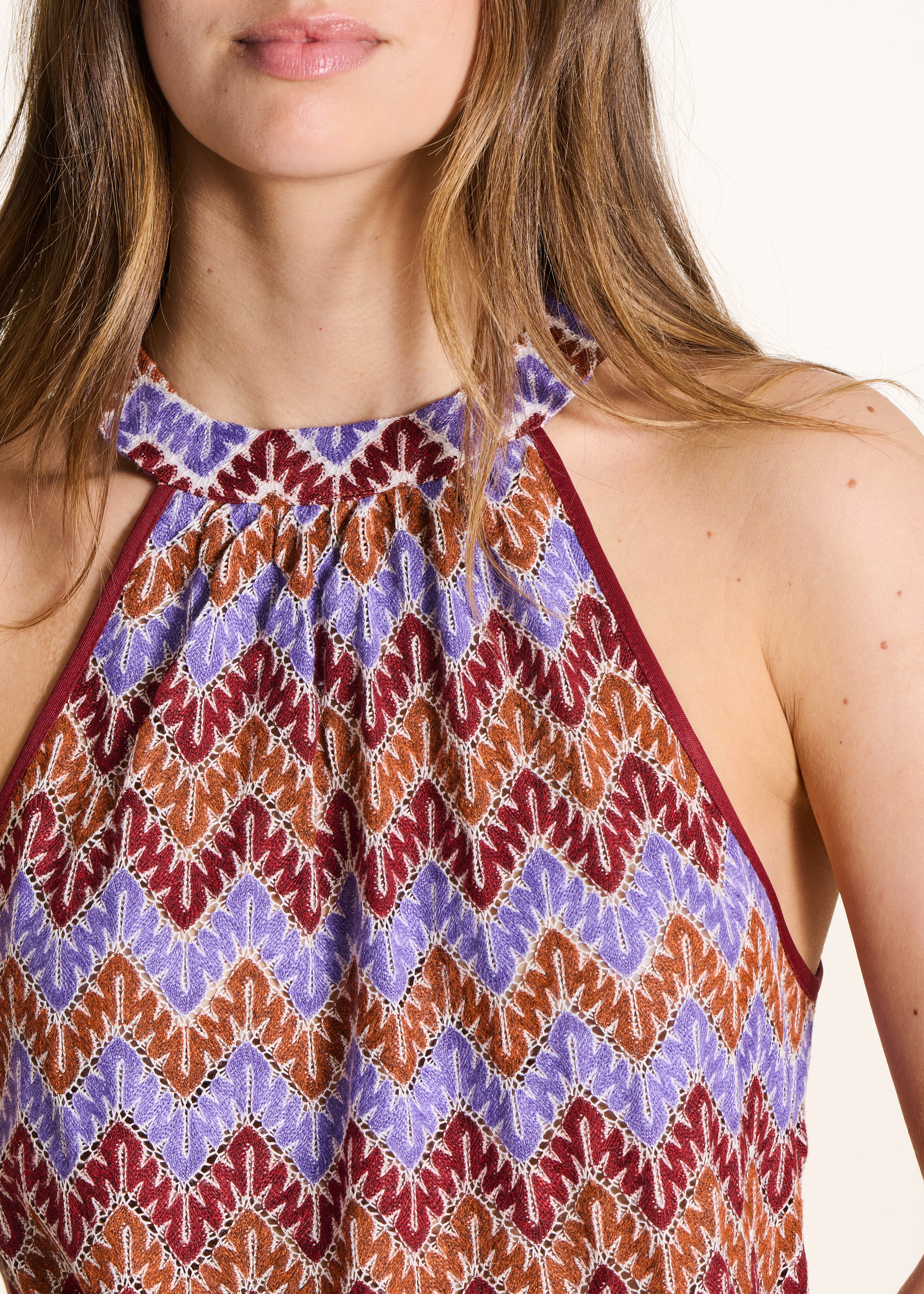 Top sin mangas ajustado de crochet en color malva