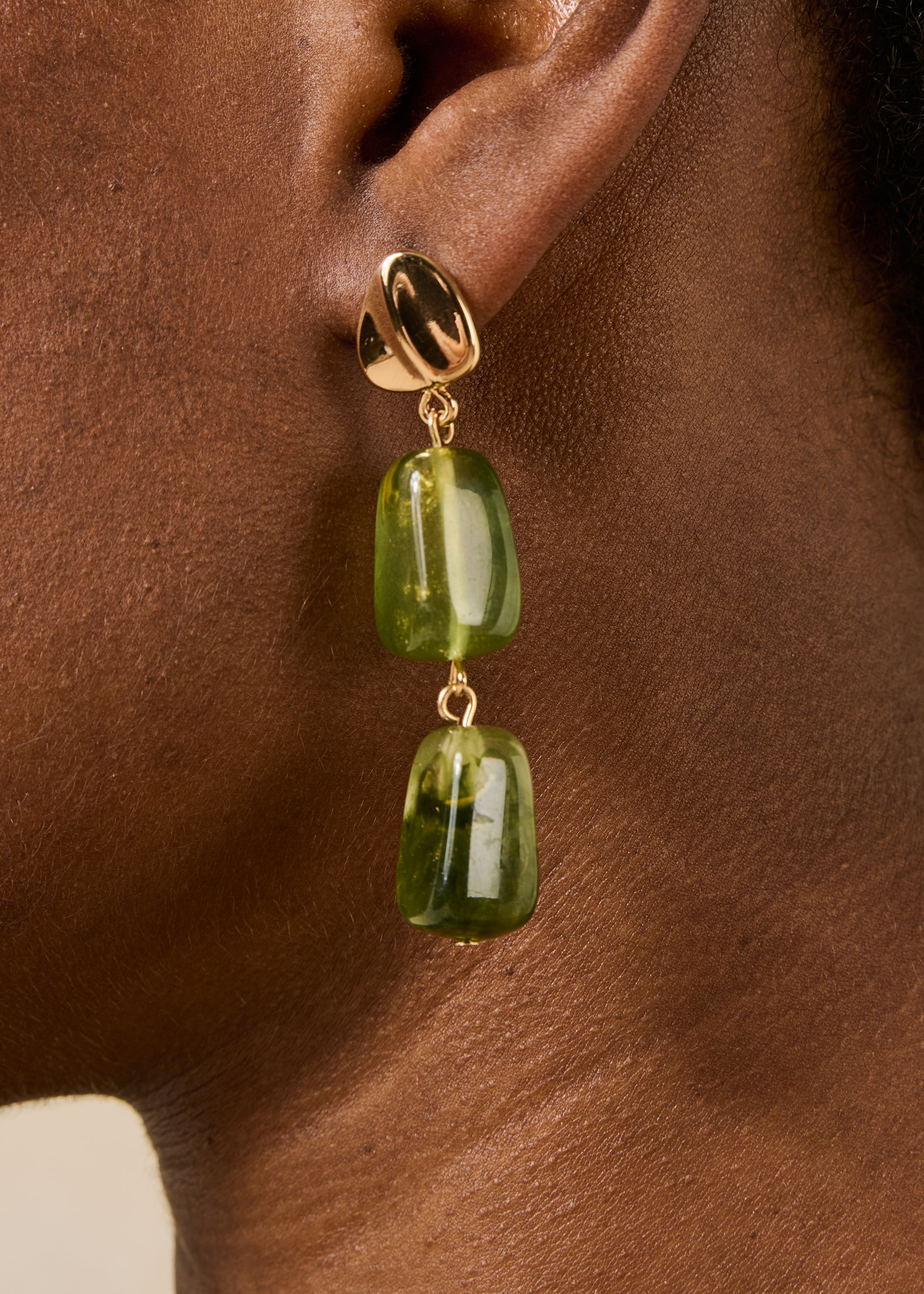 Pendientes verdes de resina