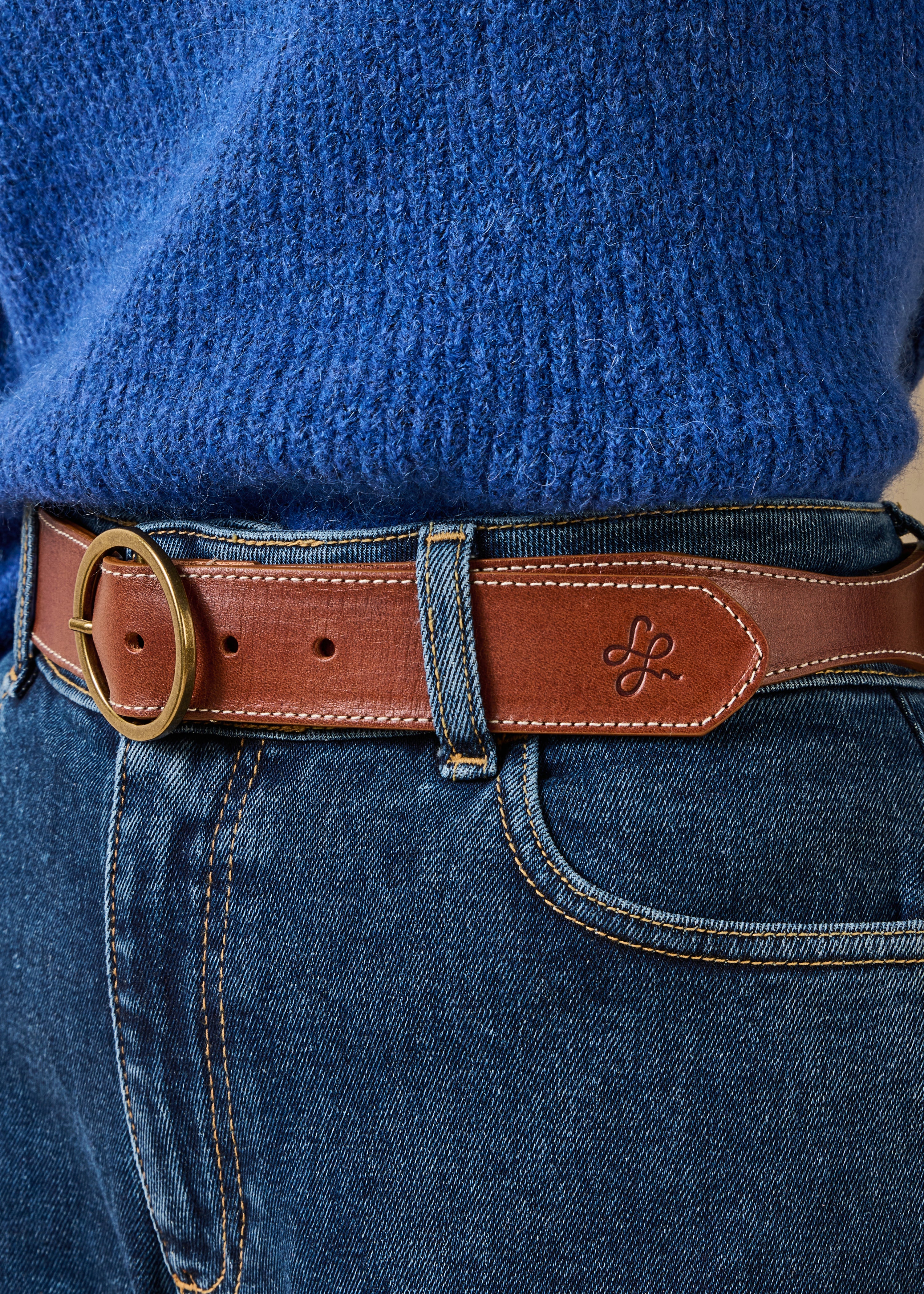 Camelkleurige riem van glad leer met ronde gesp