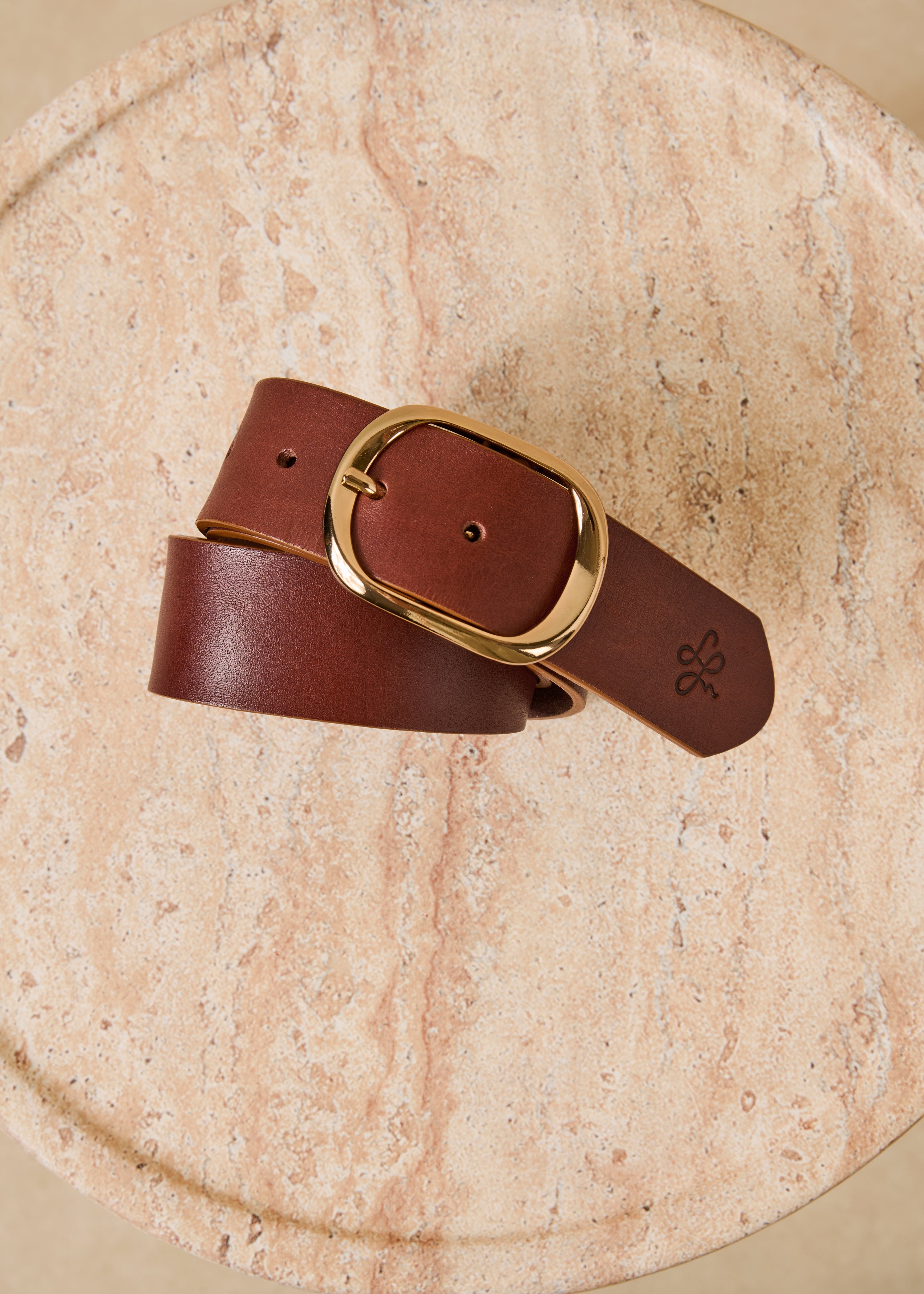 Cintura camel in pelle con fibbia ovale