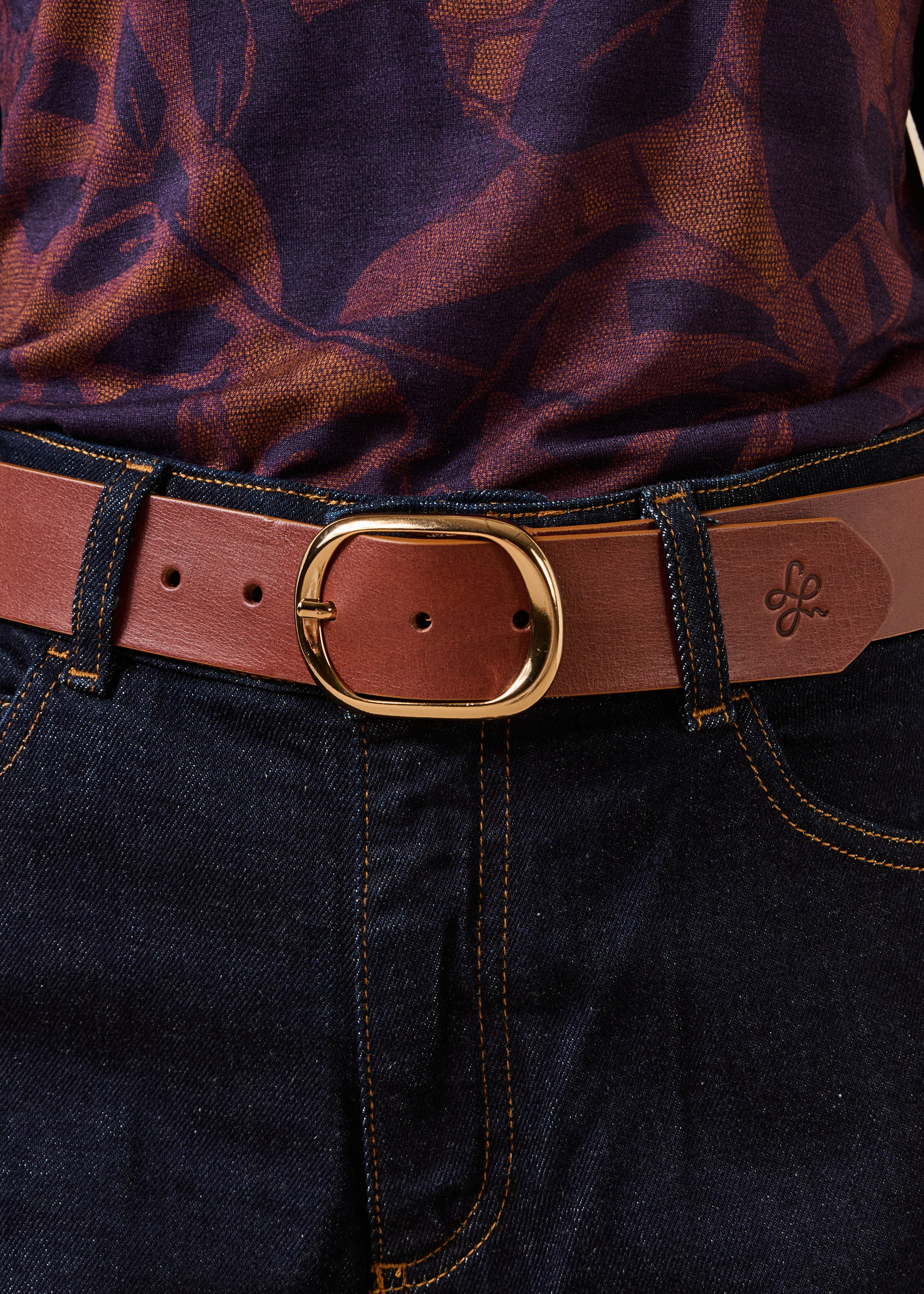 Cintura camel in pelle con fibbia ovale