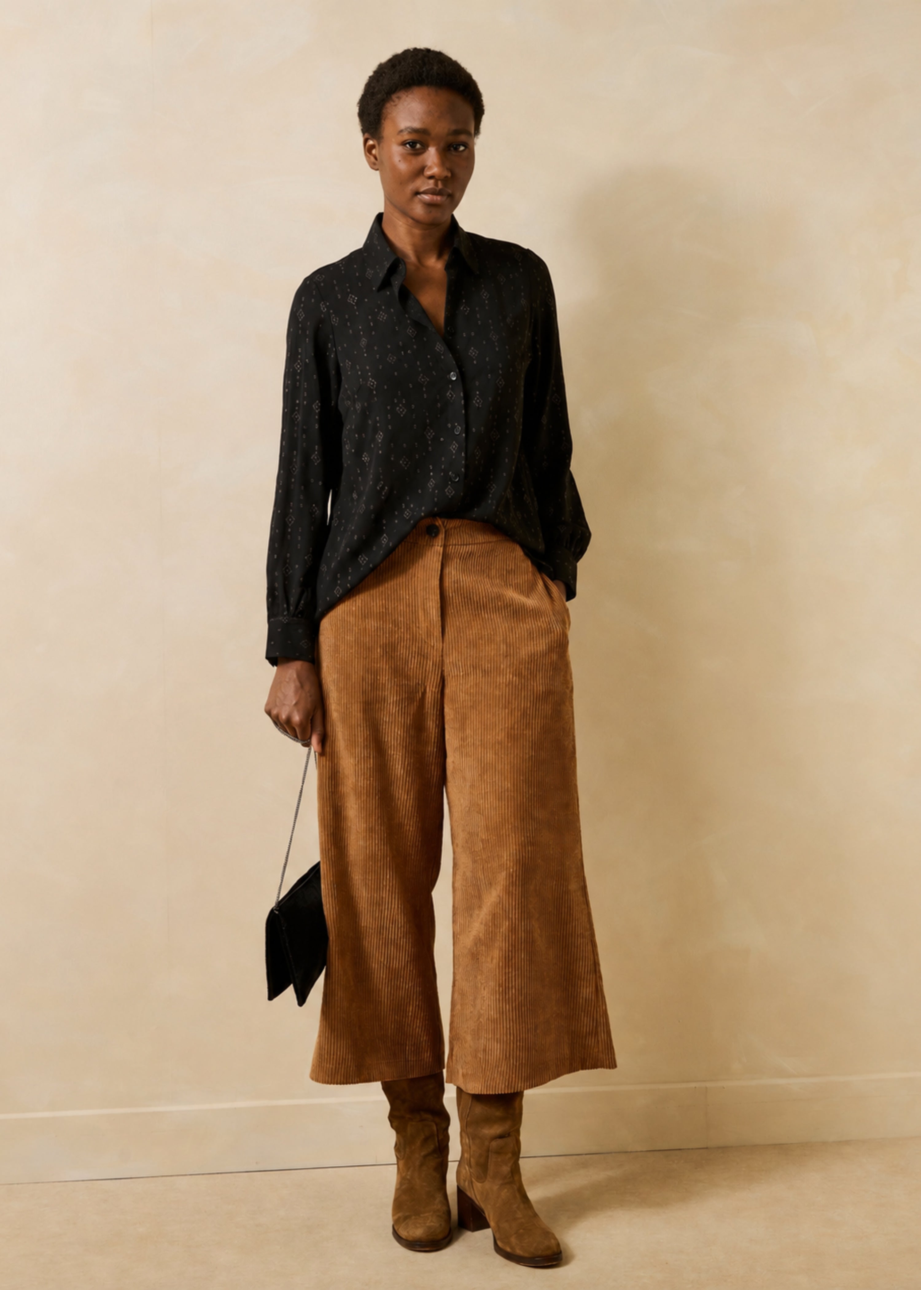 Camicia nera a maniche lunghe con stampa