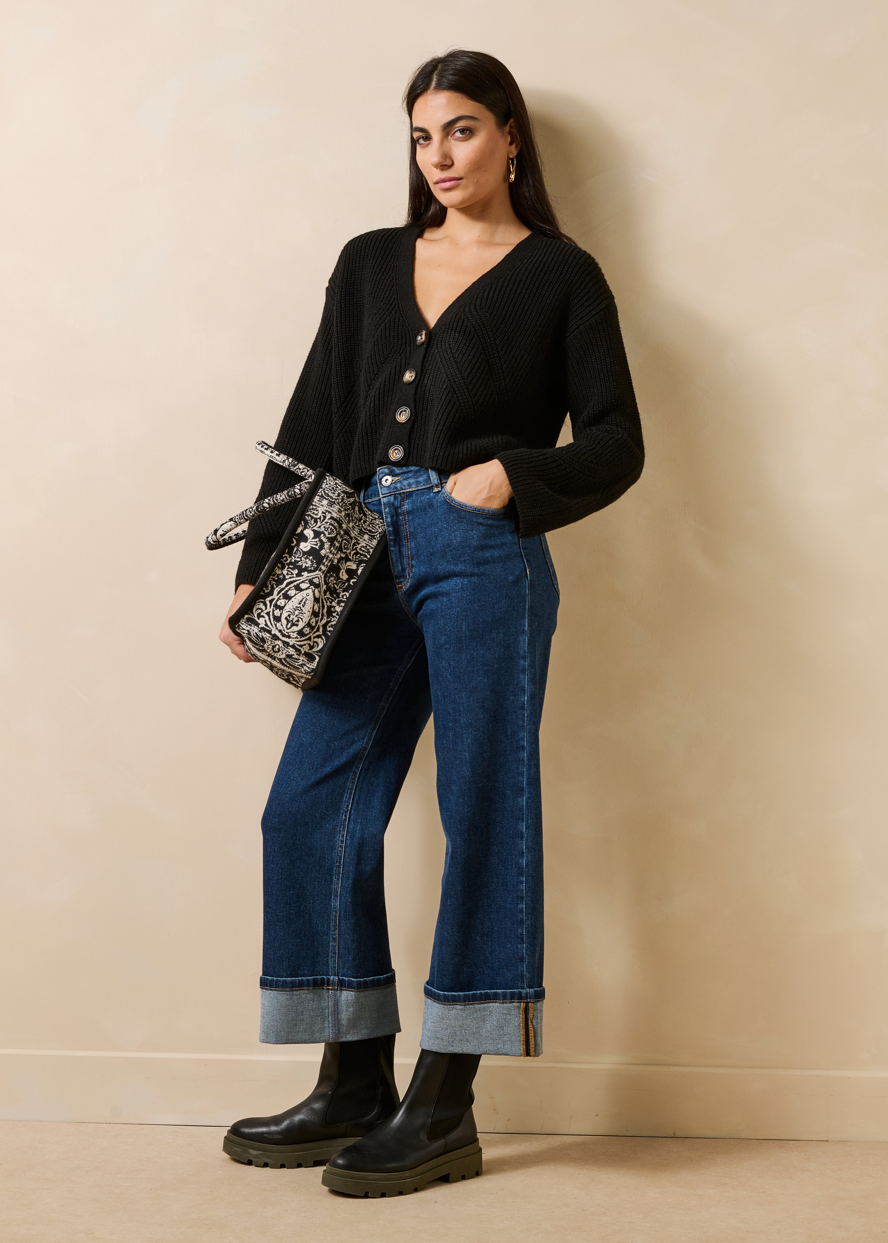 Gilet nero corto maniche lunghe scollo a V