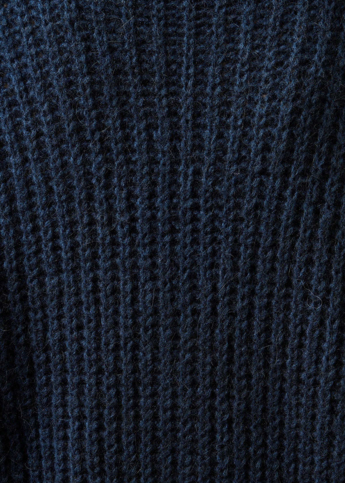 Weit geschnittener marineblauer Cardigan mit langen Ärmeln, V-Ausschnitt und irisierendem Detail