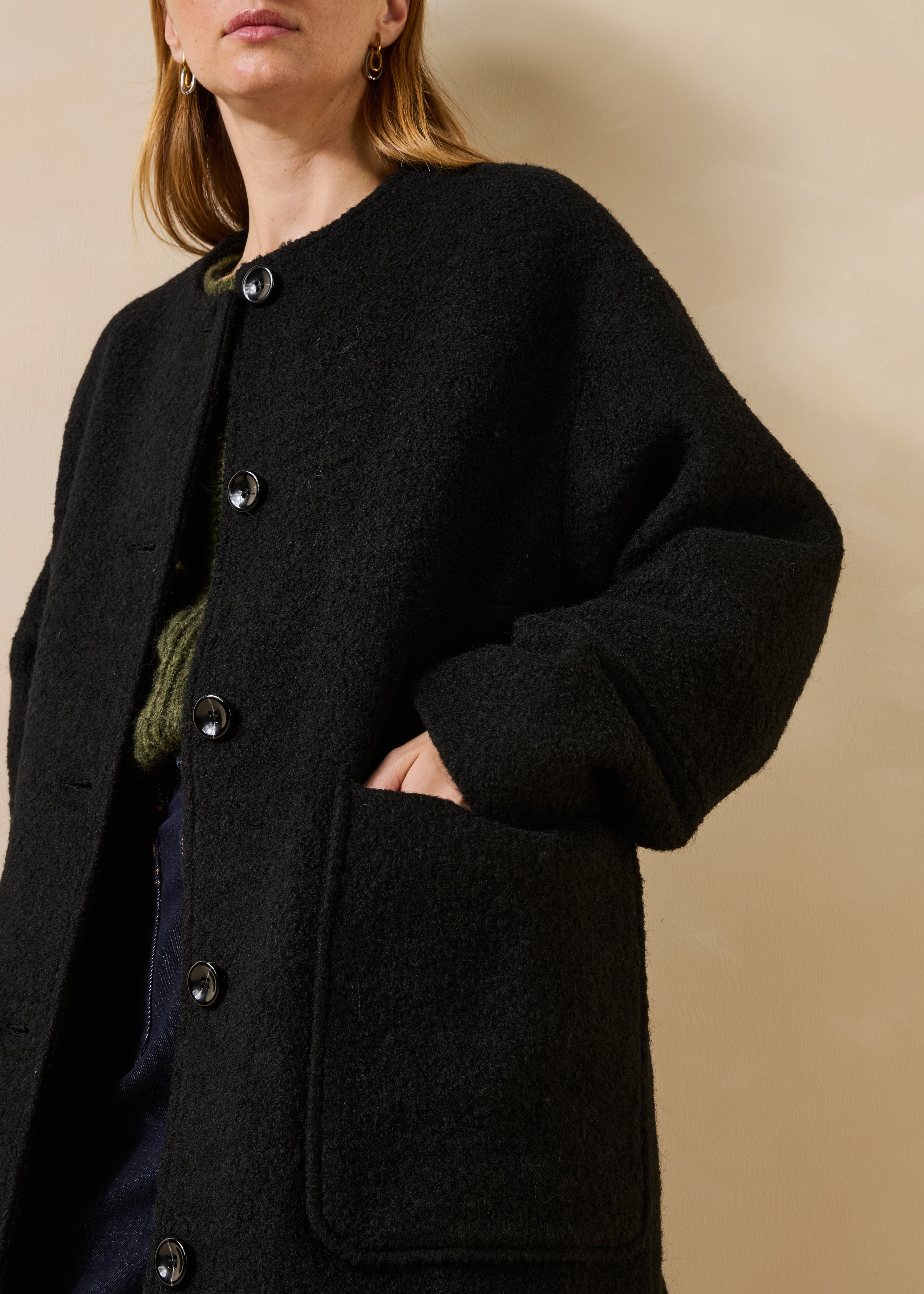 Manteau noir manches longues col montant