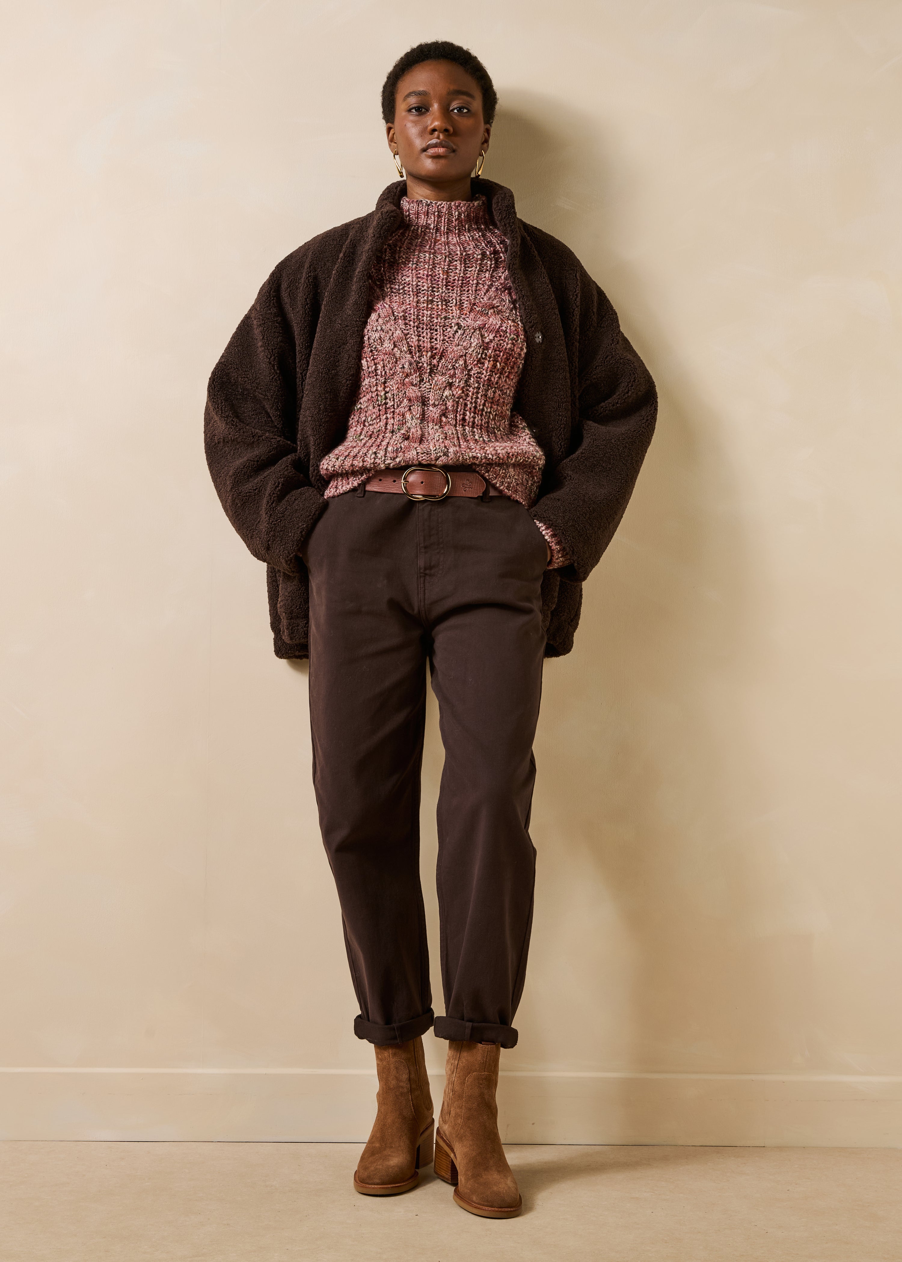 Oversized brown bomber jacket with long sleeves