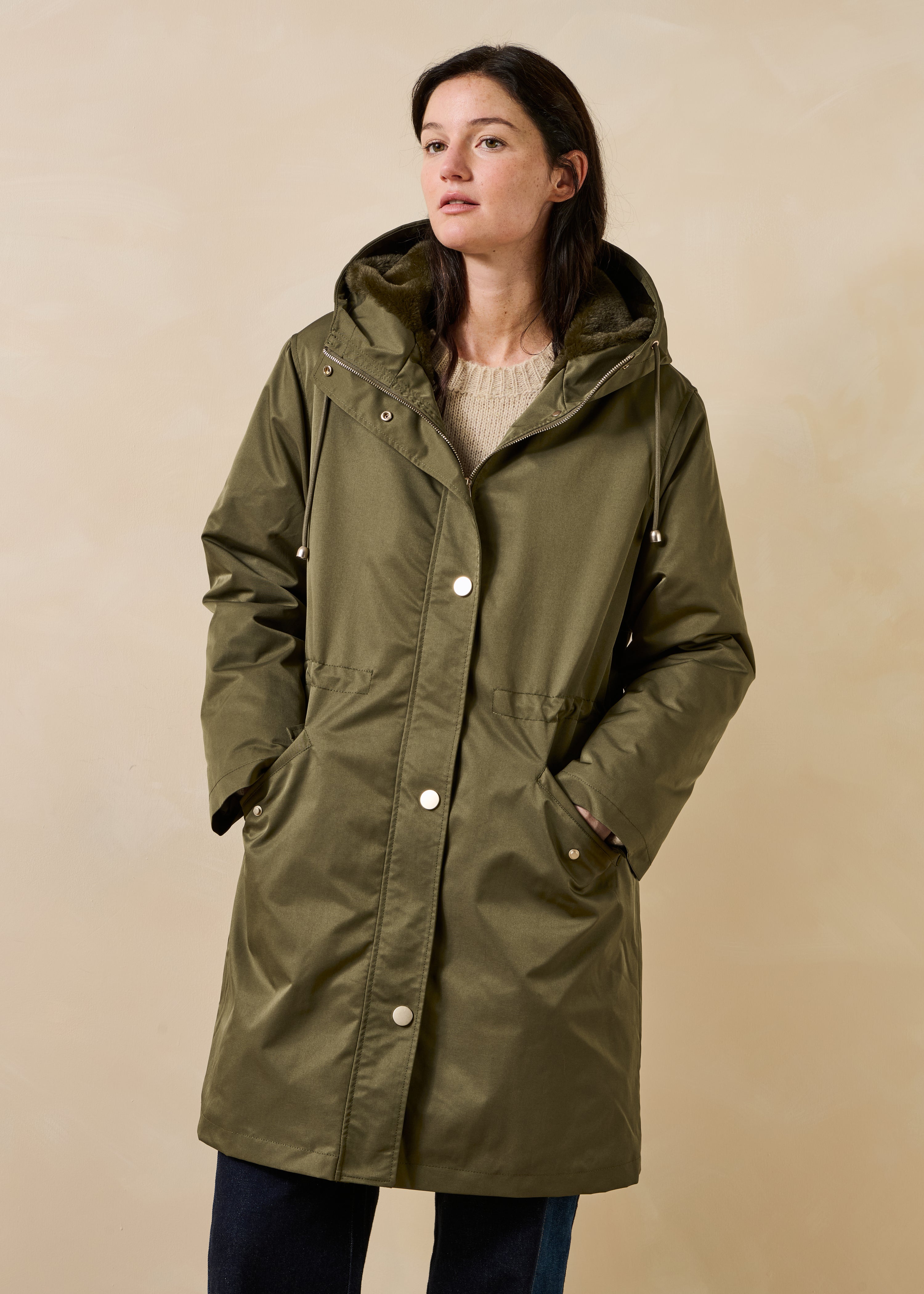 Parka lunga kaki con cappuccio e pelliccia ecologica