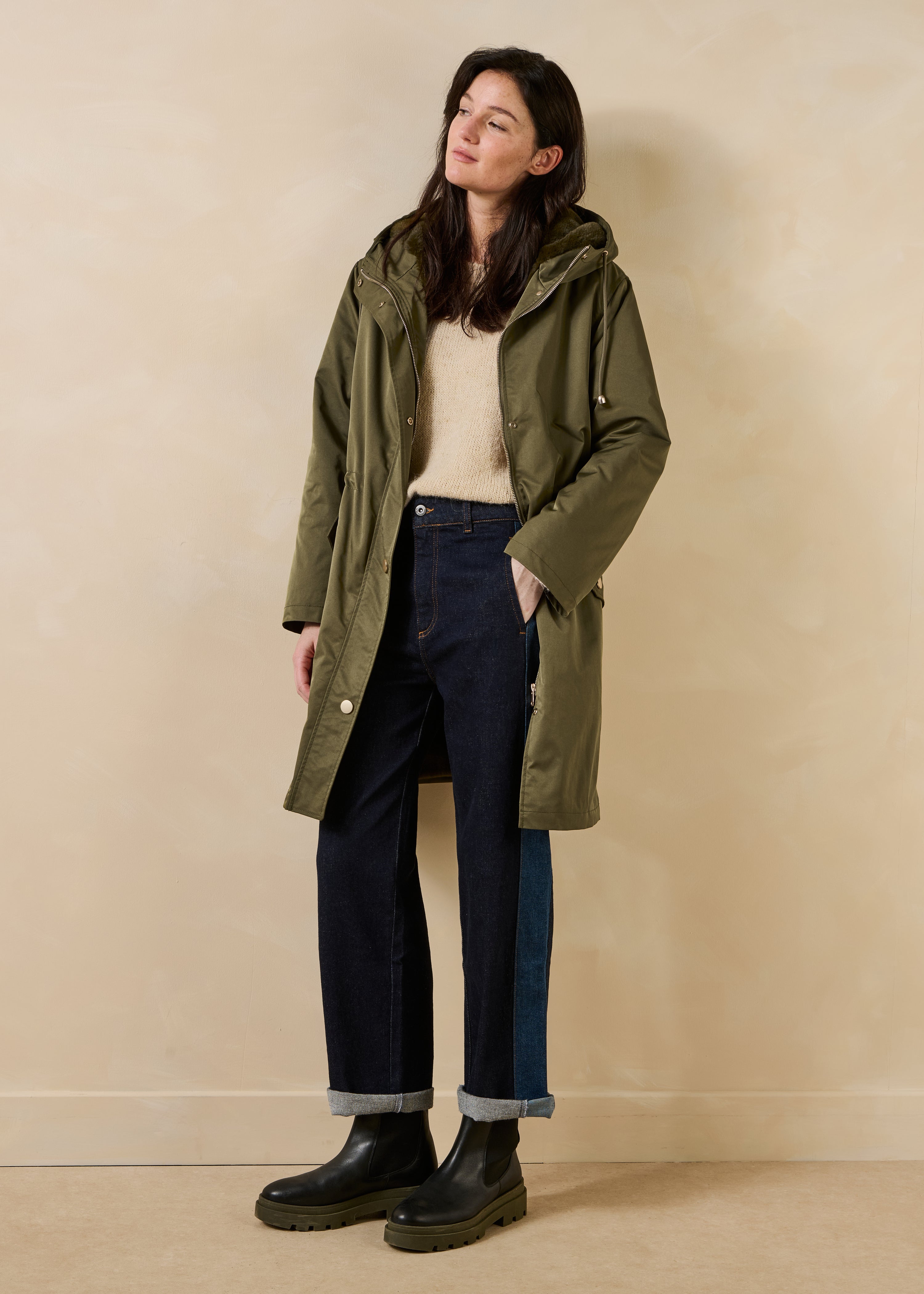 Parka lunga kaki con cappuccio e pelliccia ecologica