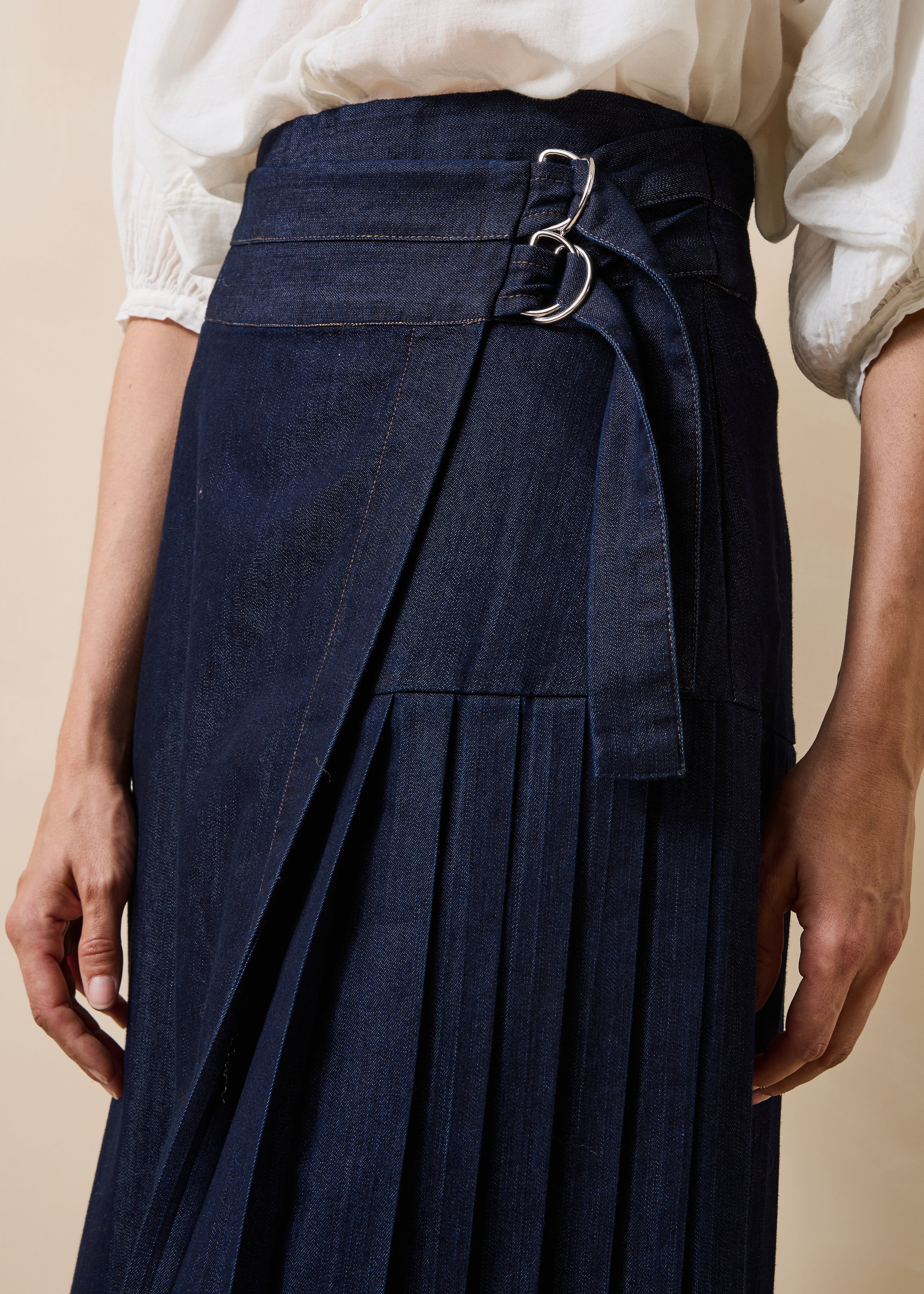 Gonna midi portafoglio in denim grezzo