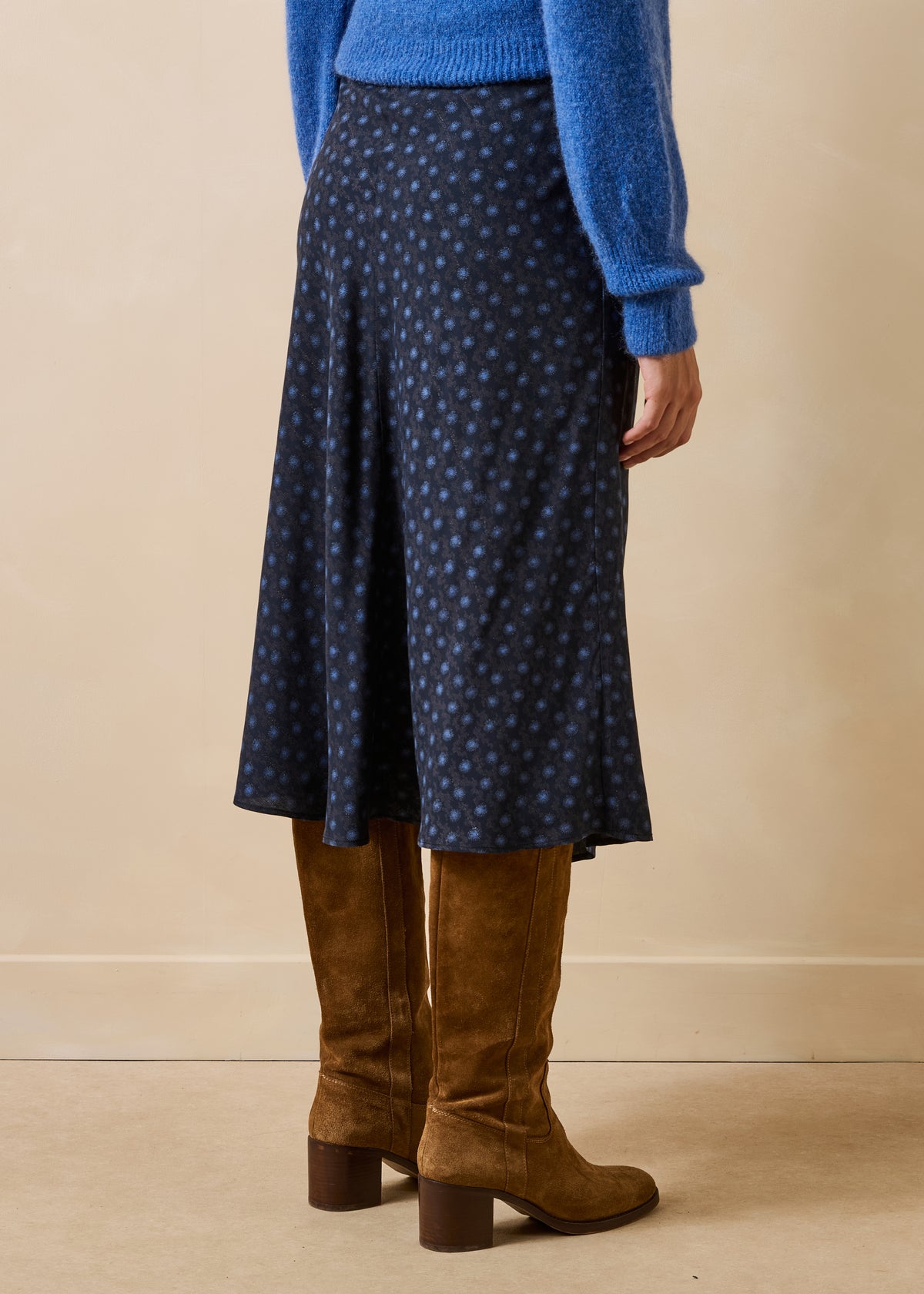 Falda midi trapecio azul asimétrica con estampado