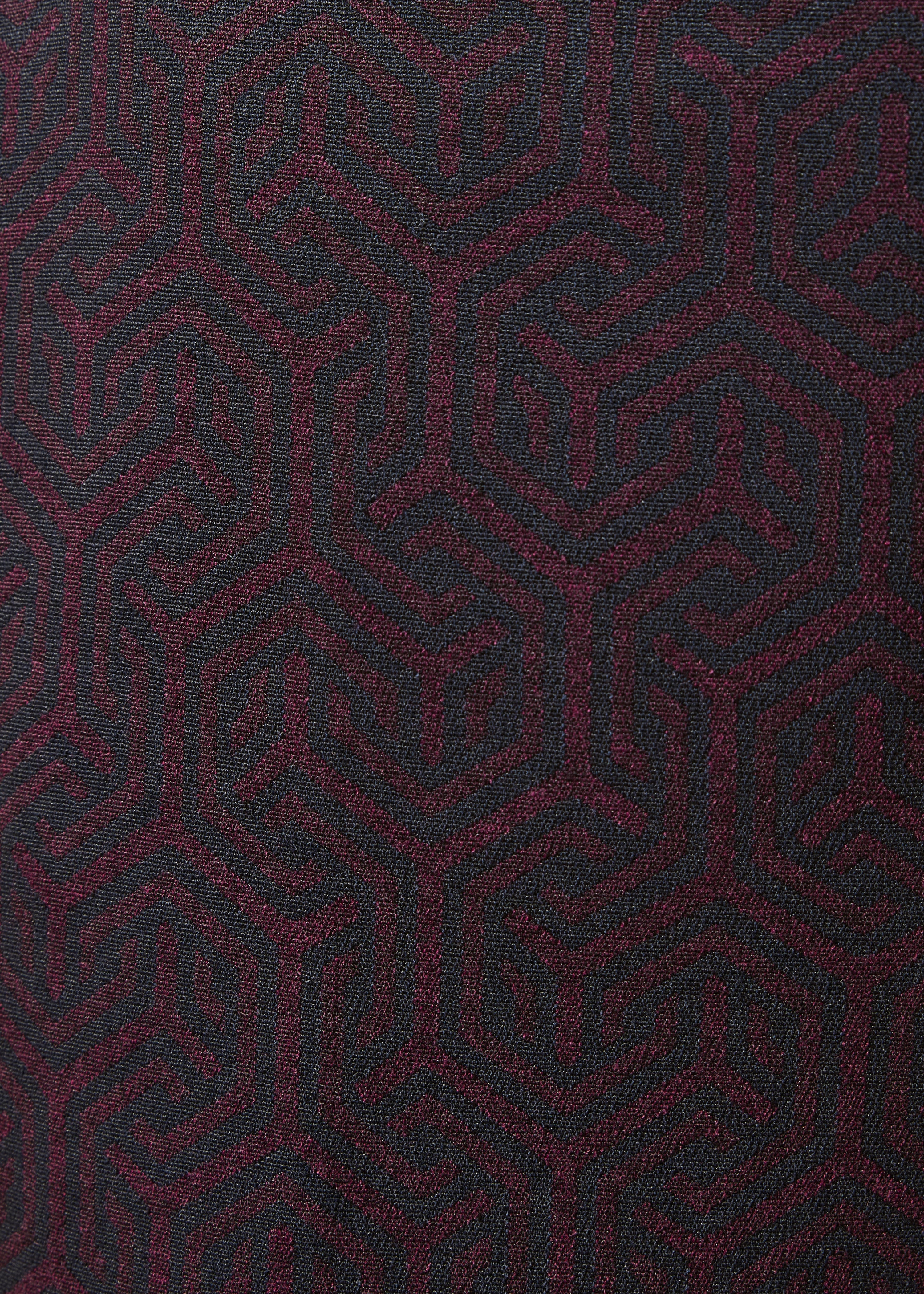 Pantalon carotte aubergine et bleu marine en jacquard