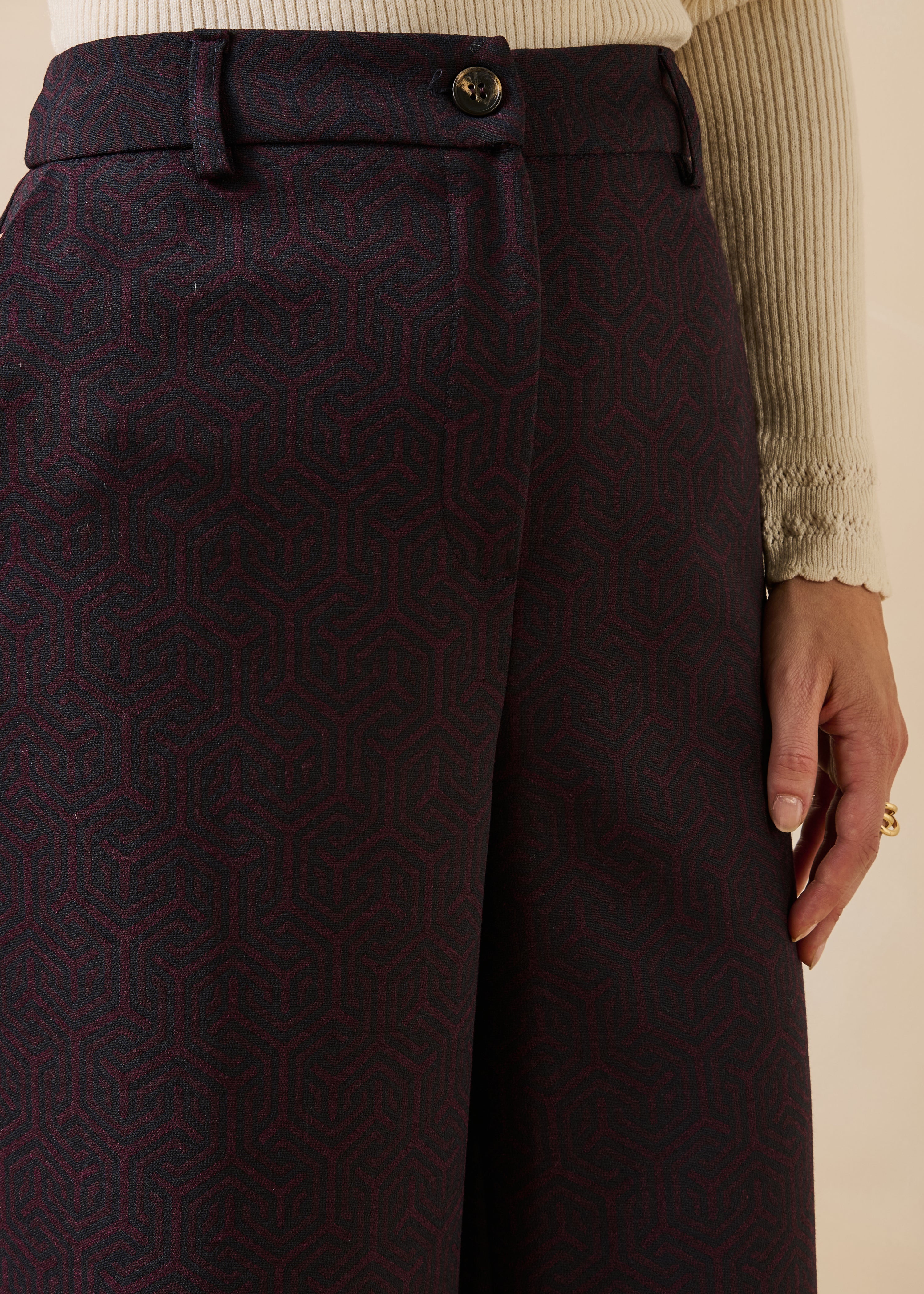 Gerade geschnittener Hose in Aubergine und Marineblau aus Jacquard