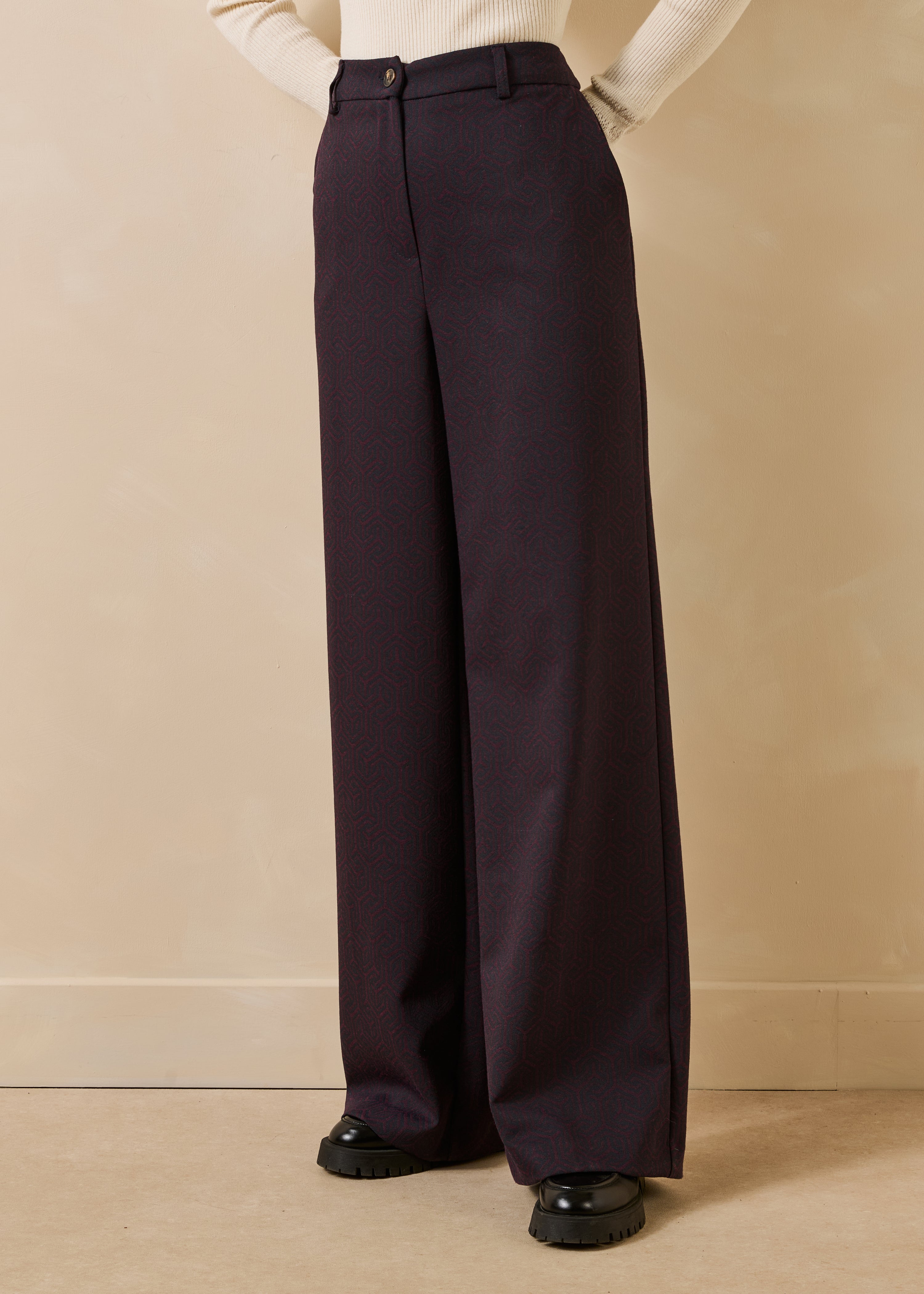 Gerade geschnittener Hose in Aubergine und Marineblau aus Jacquard