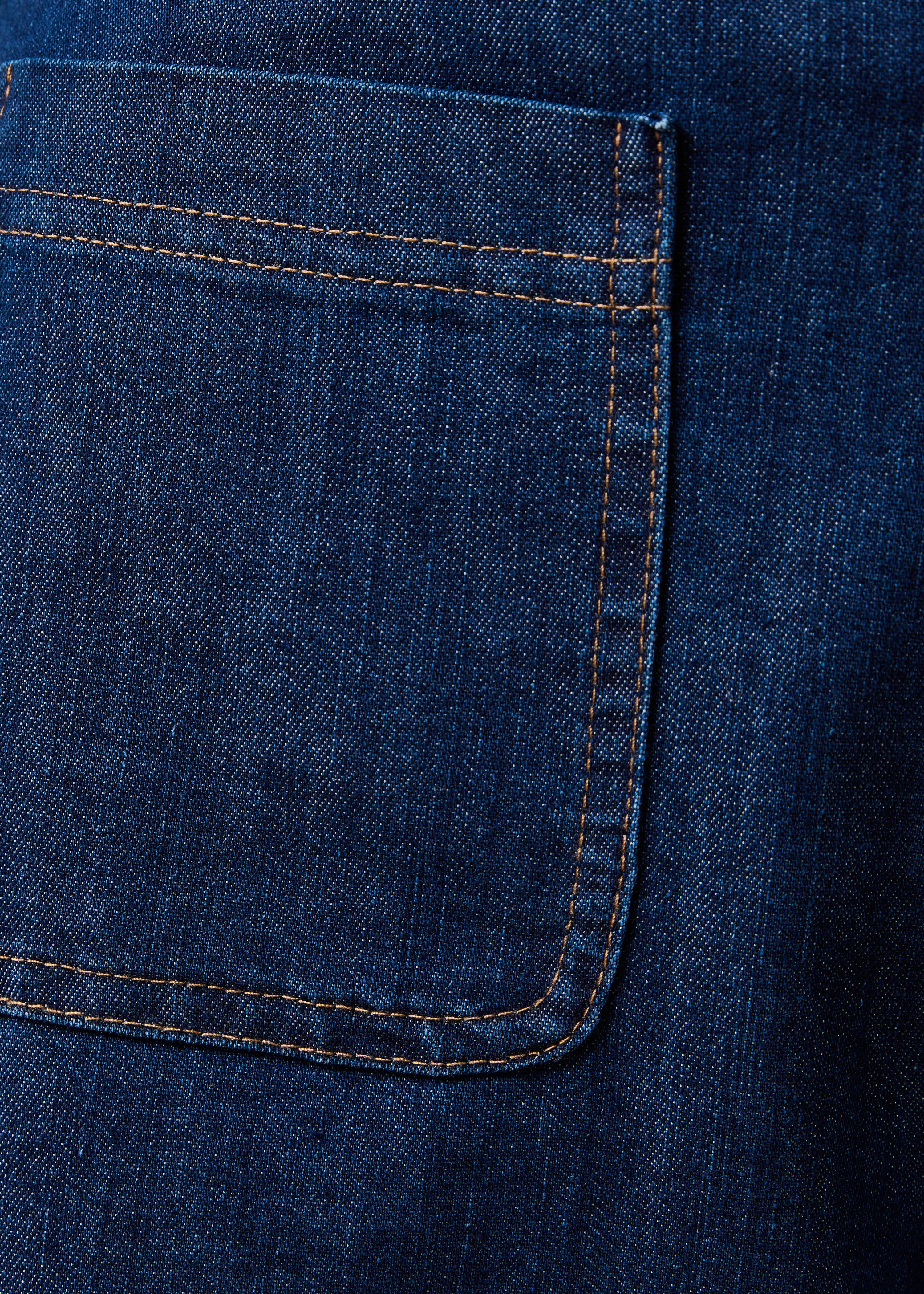 Wide cropped pants in raw denim