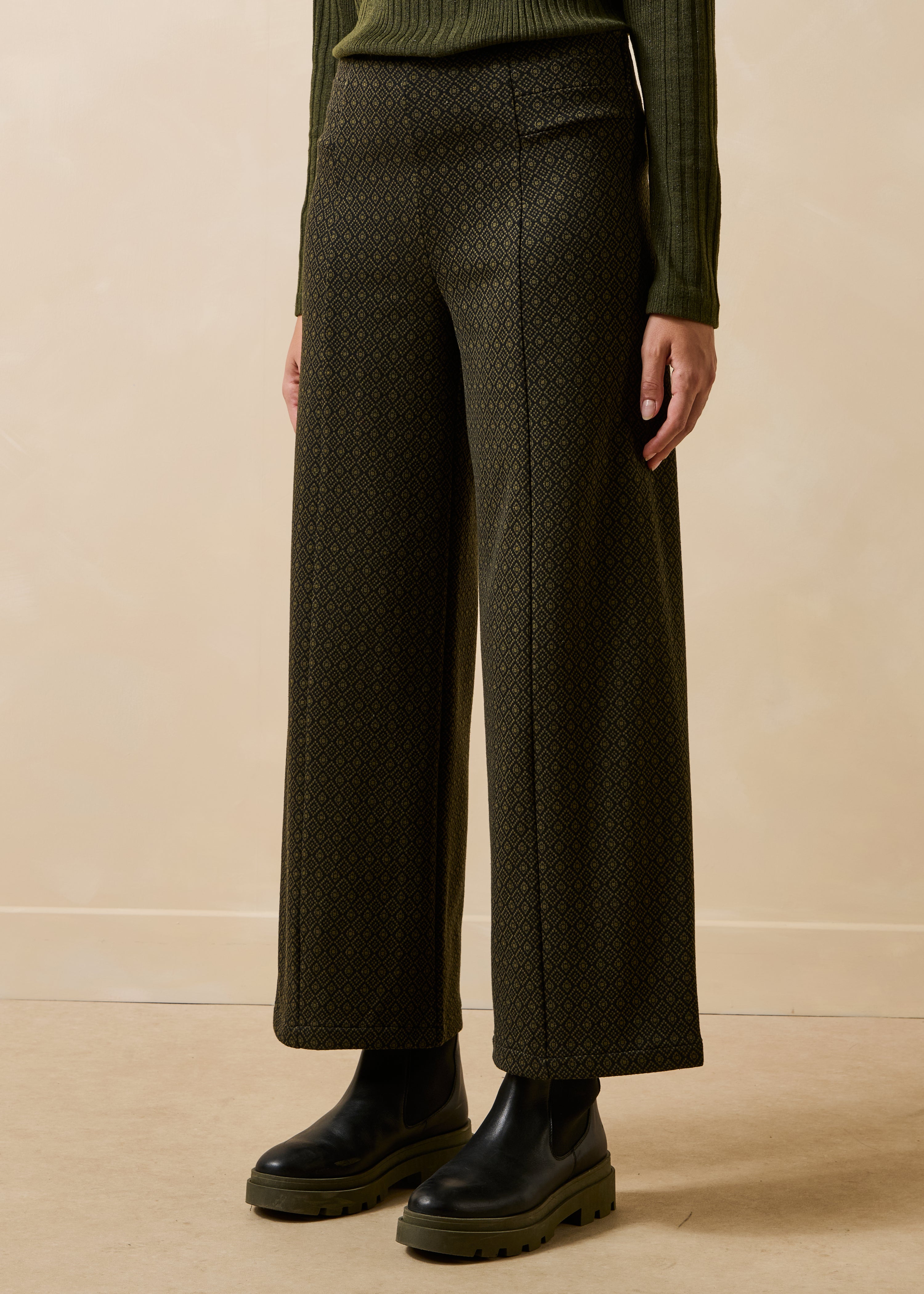 Pantalon cropped kaki en milano jacquard