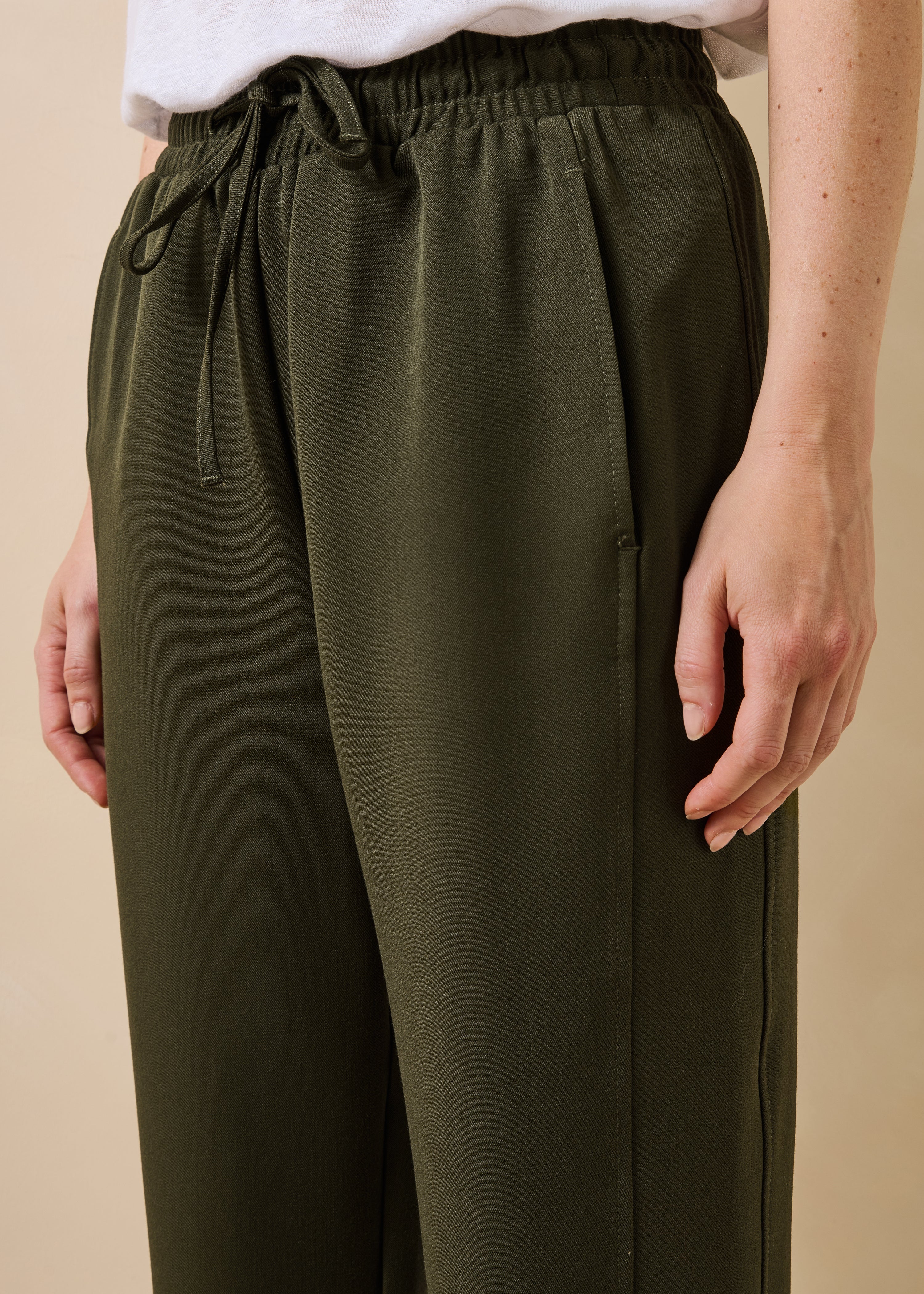 Pantalon carotte kaki taille élastiquée